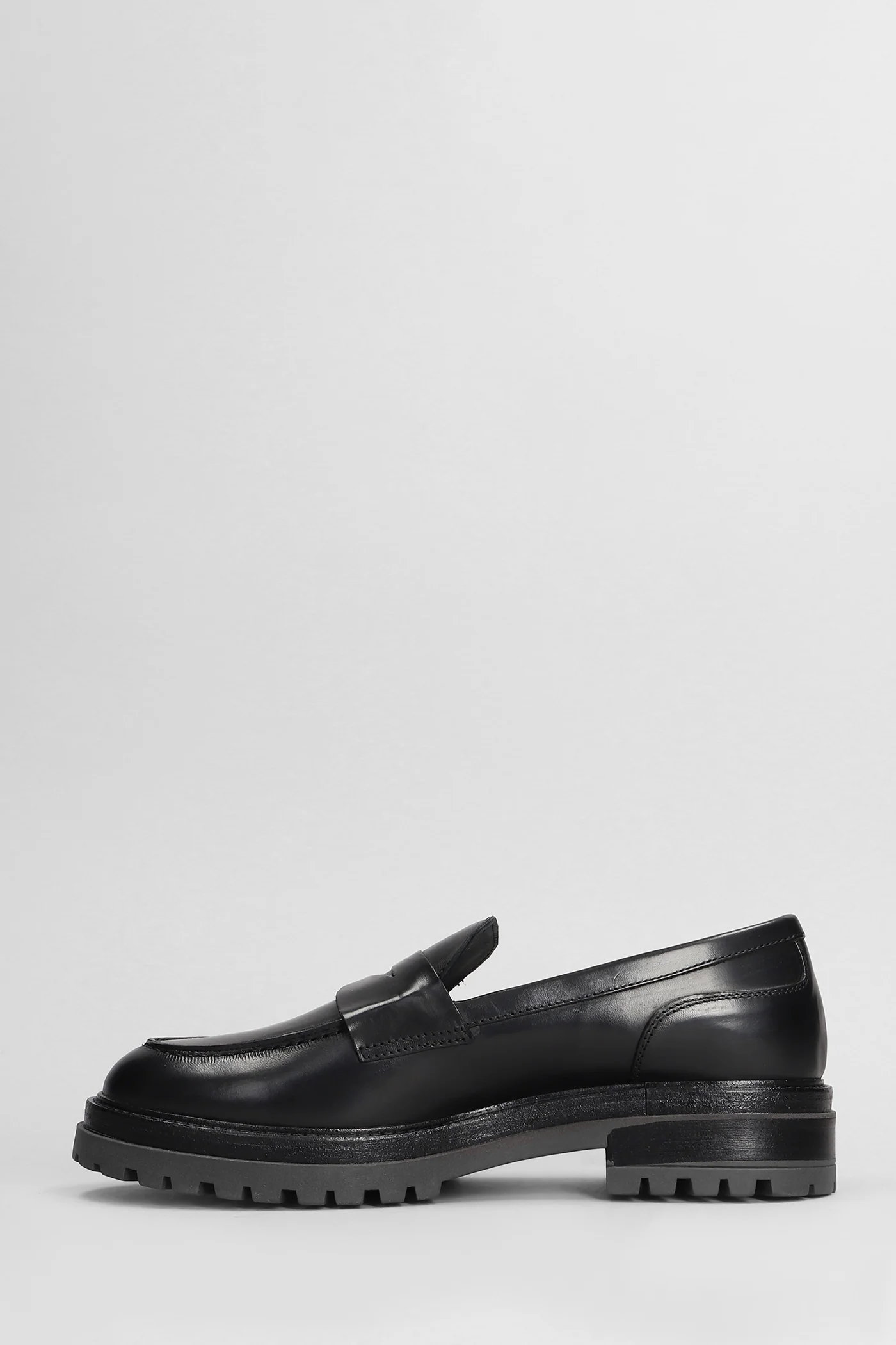 Loafers in black leather - Image 3