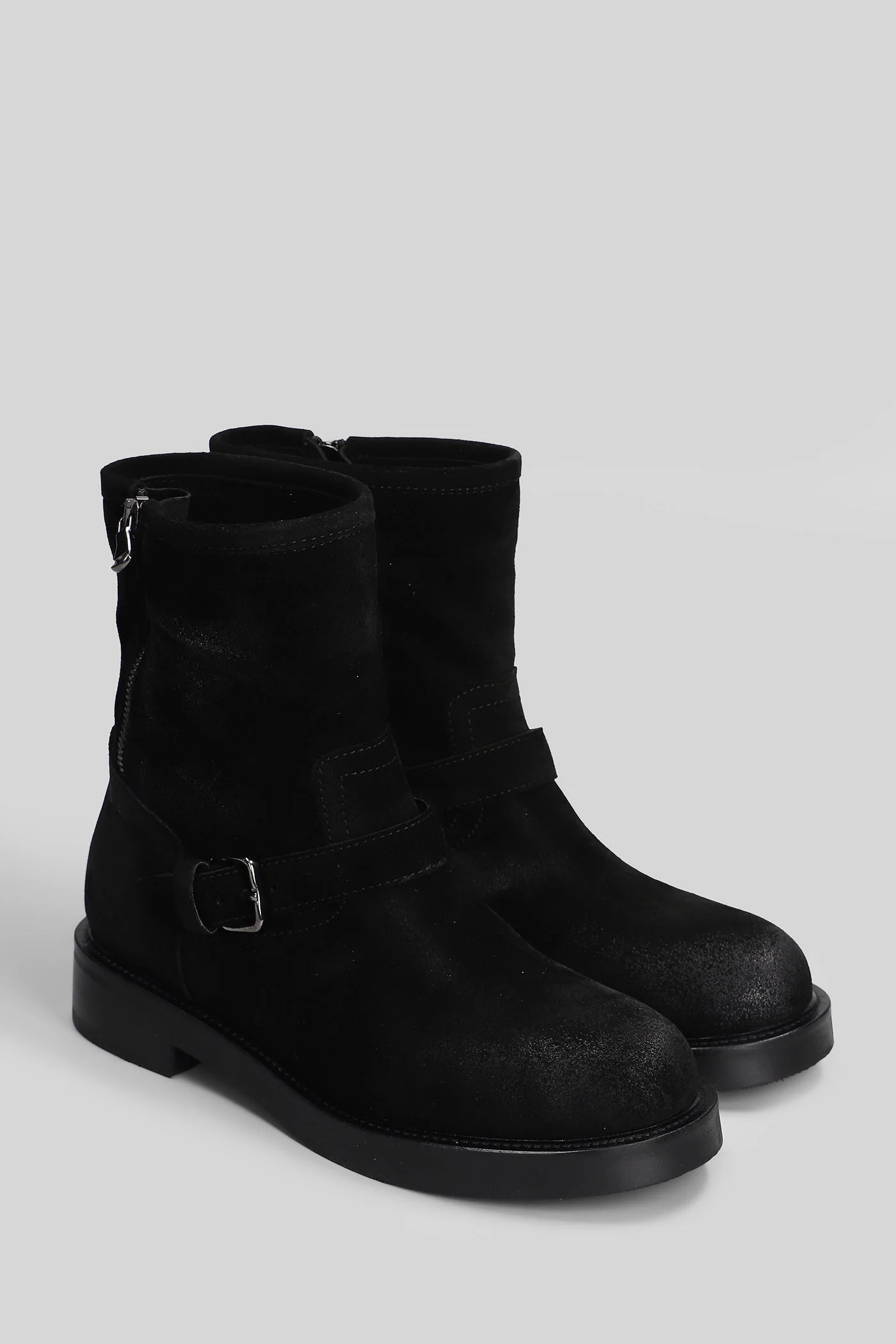 low heels Ankle boots in black suede - Image 2