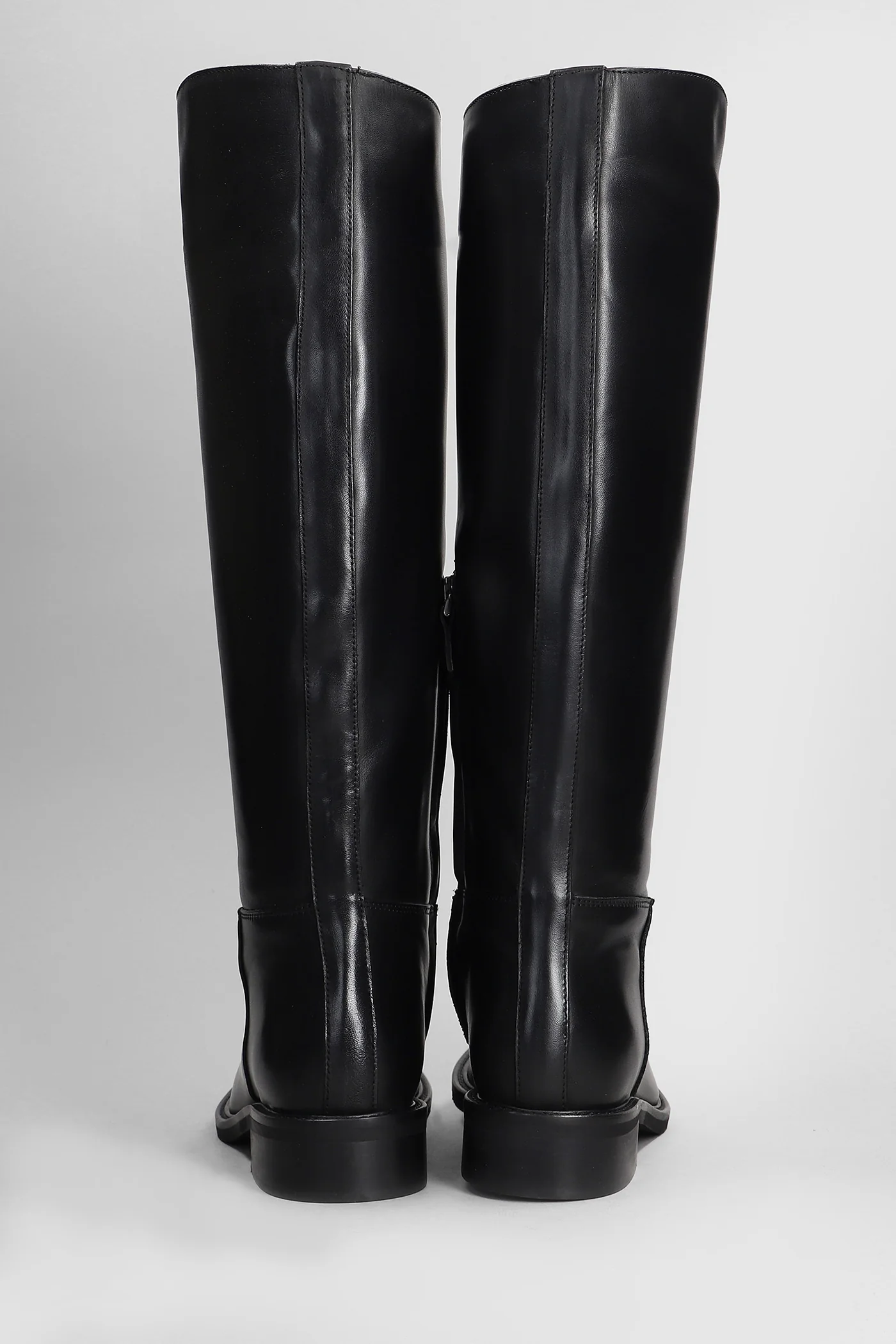 low heels boots in black leather - Image 4