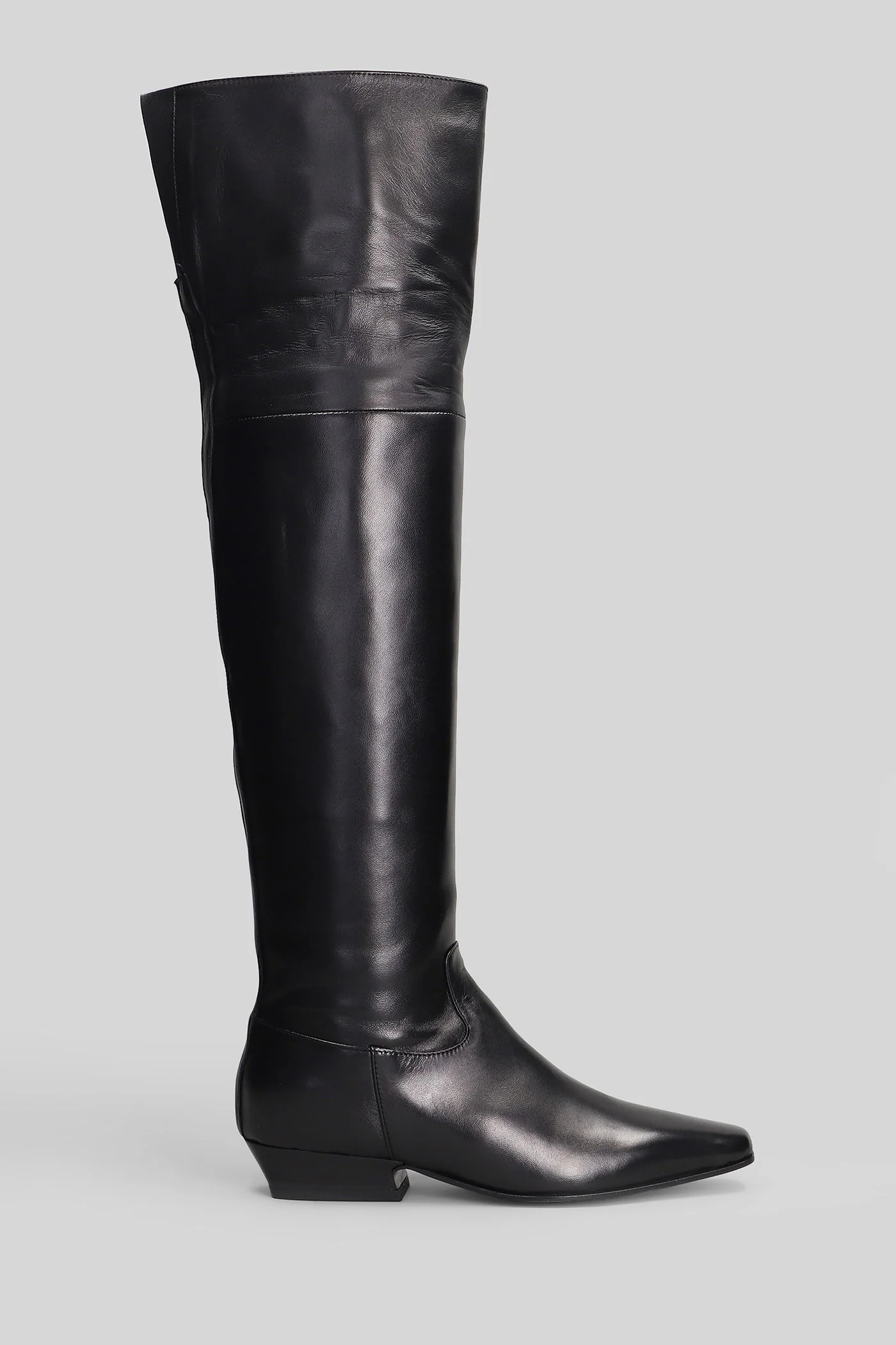 low heels boots in black leather