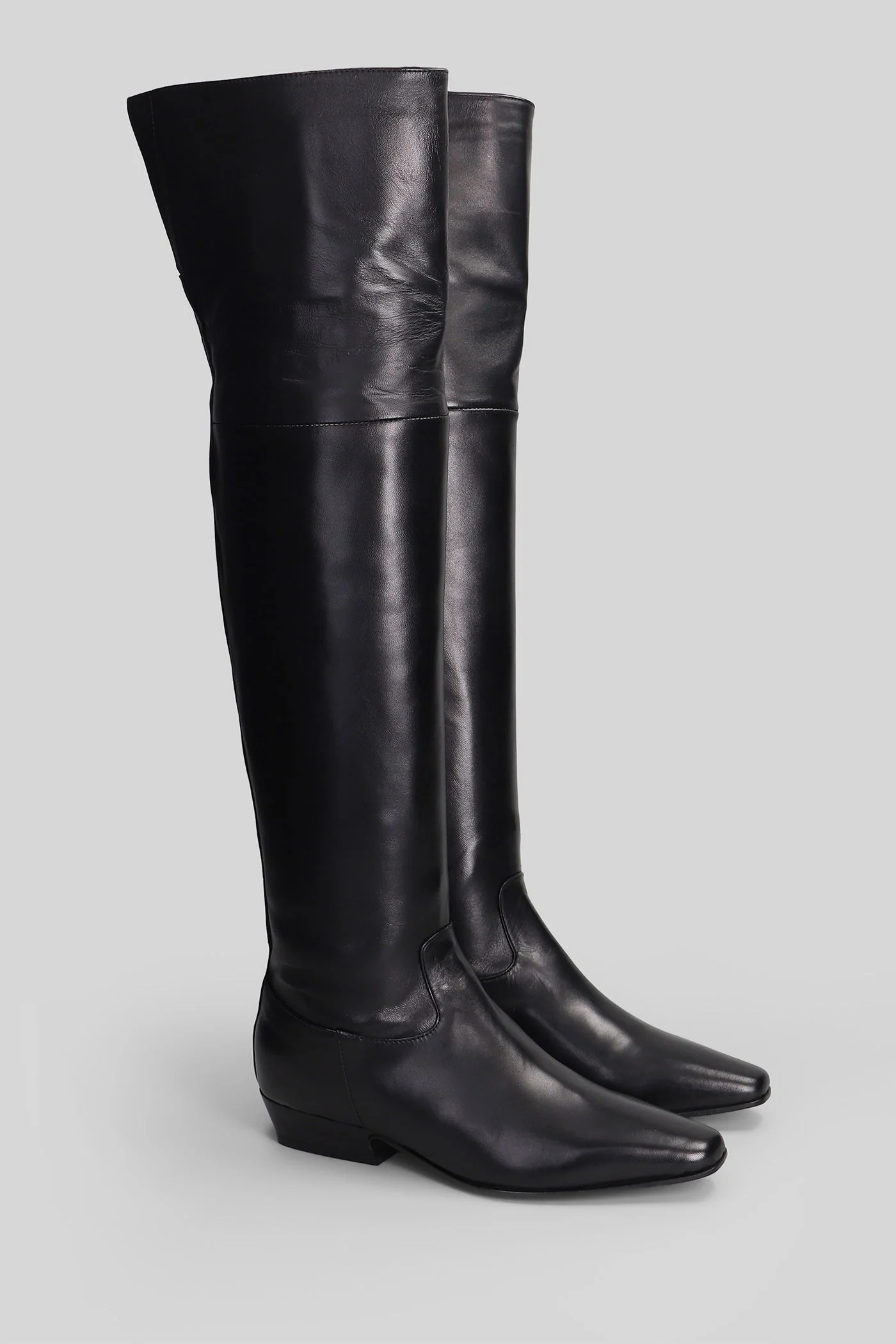 low heels boots in black leather - Image 2