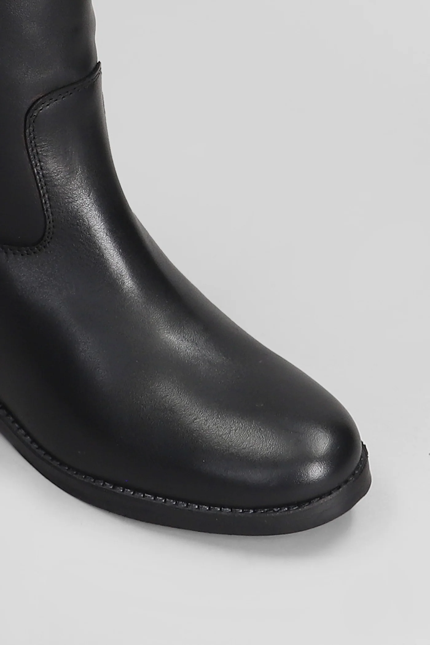 low heels boots in black leather - Image 5