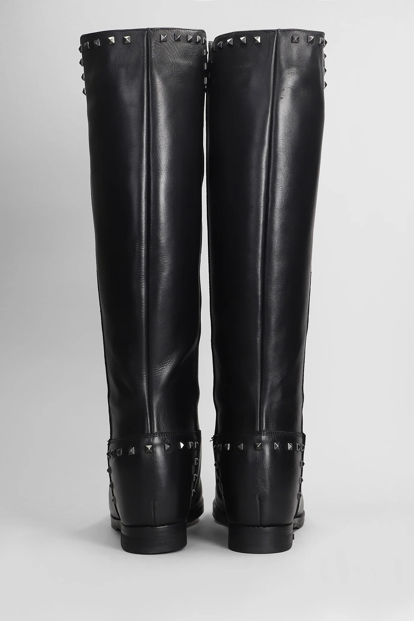 low heels boots in black leather - Image 4