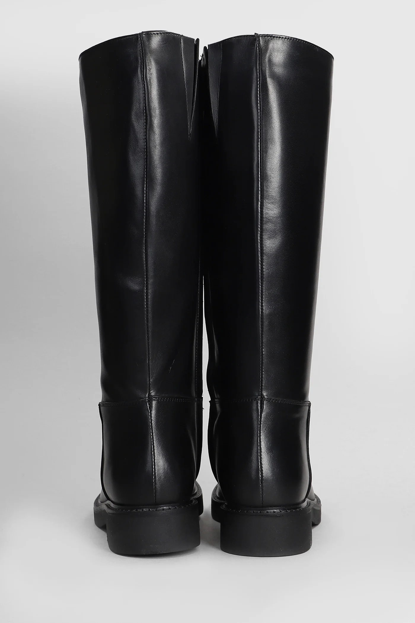 low heels boots in black leather - Image 4