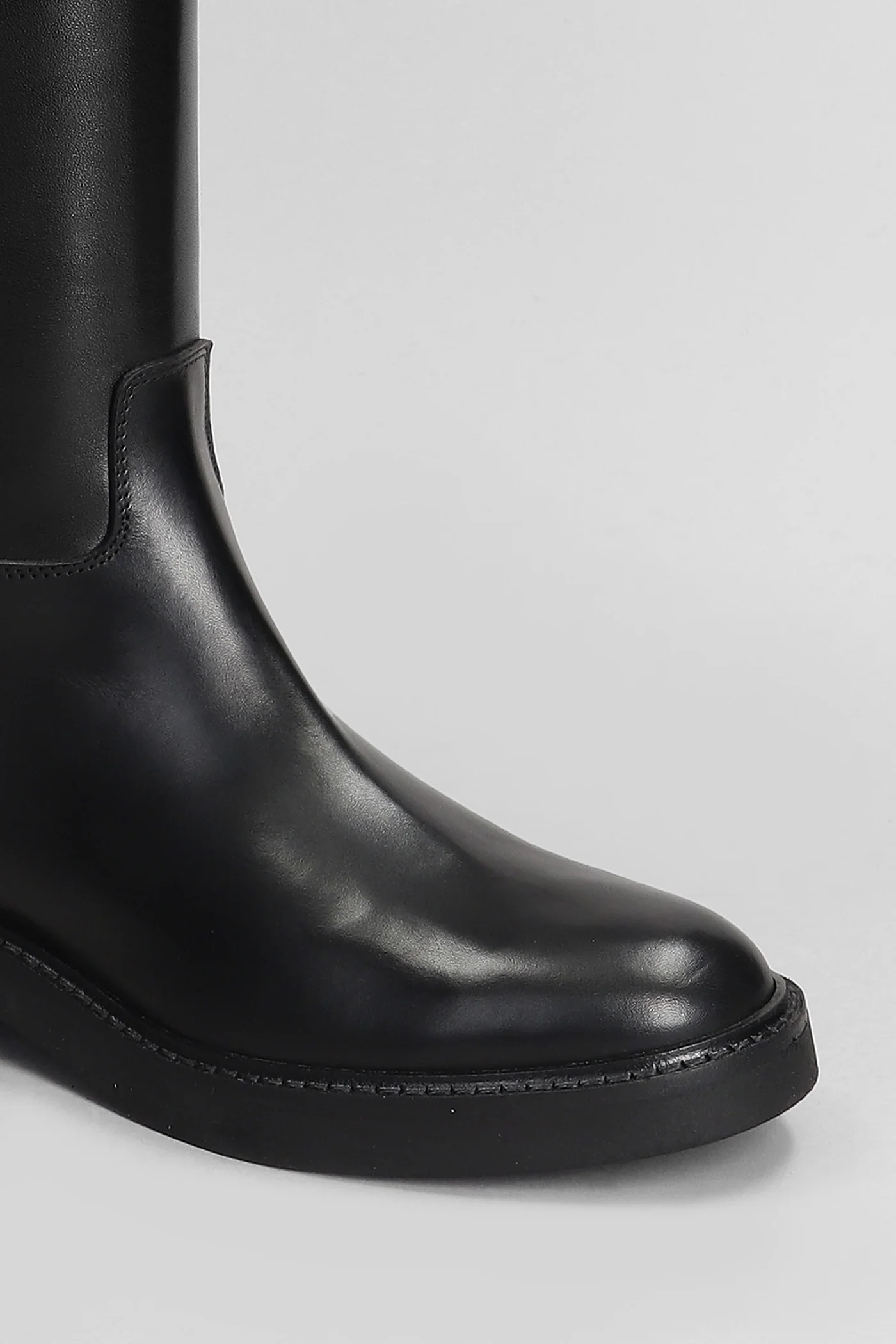 low heels boots in black leather - Image 5