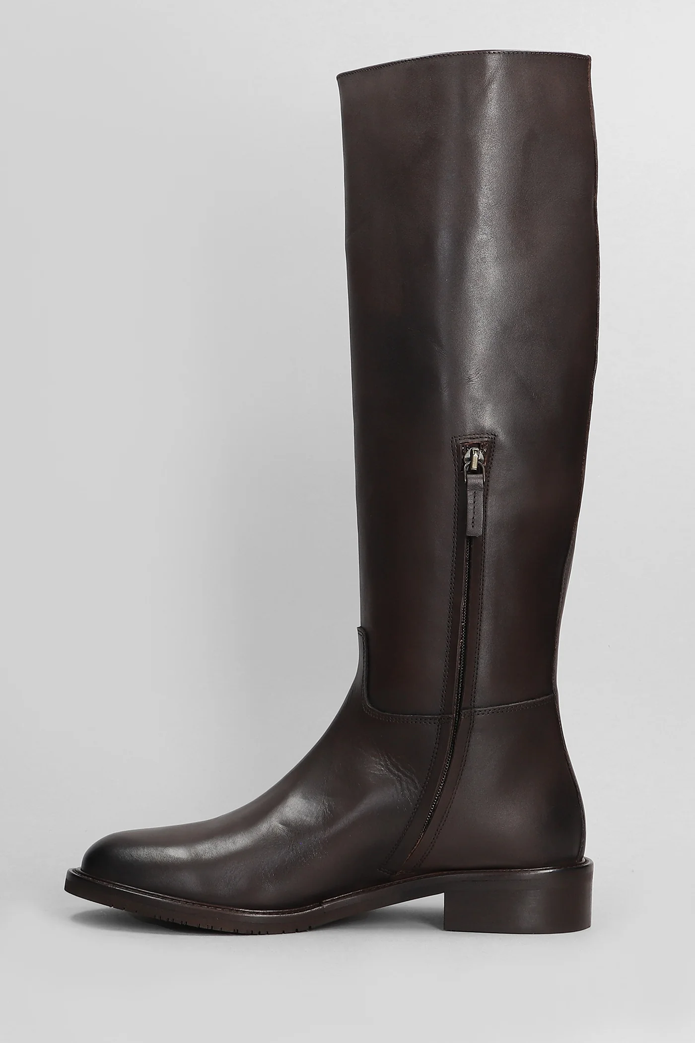 low heels boots in dark brown leather - Image 3