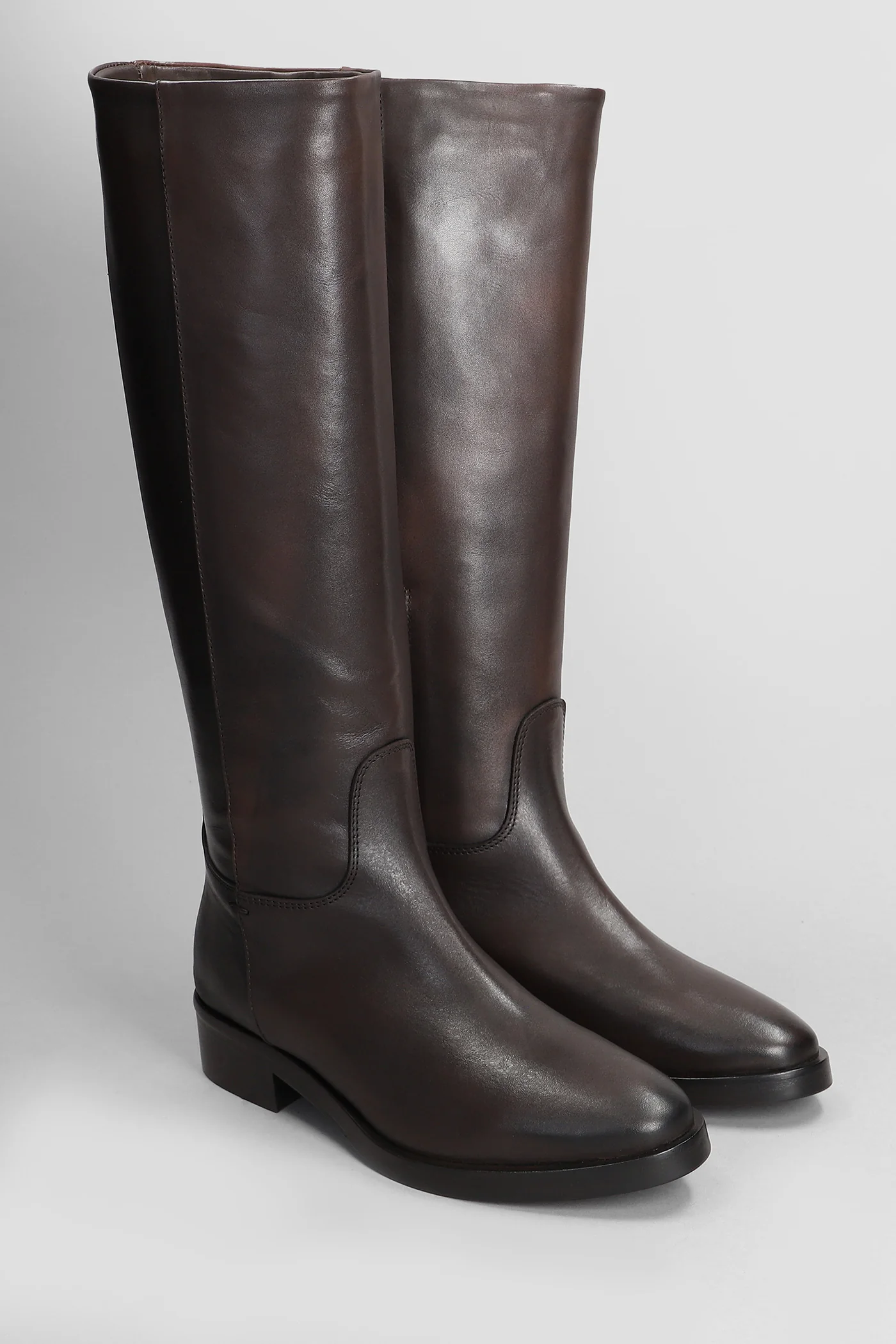low heels boots in dark brown leather - Image 2
