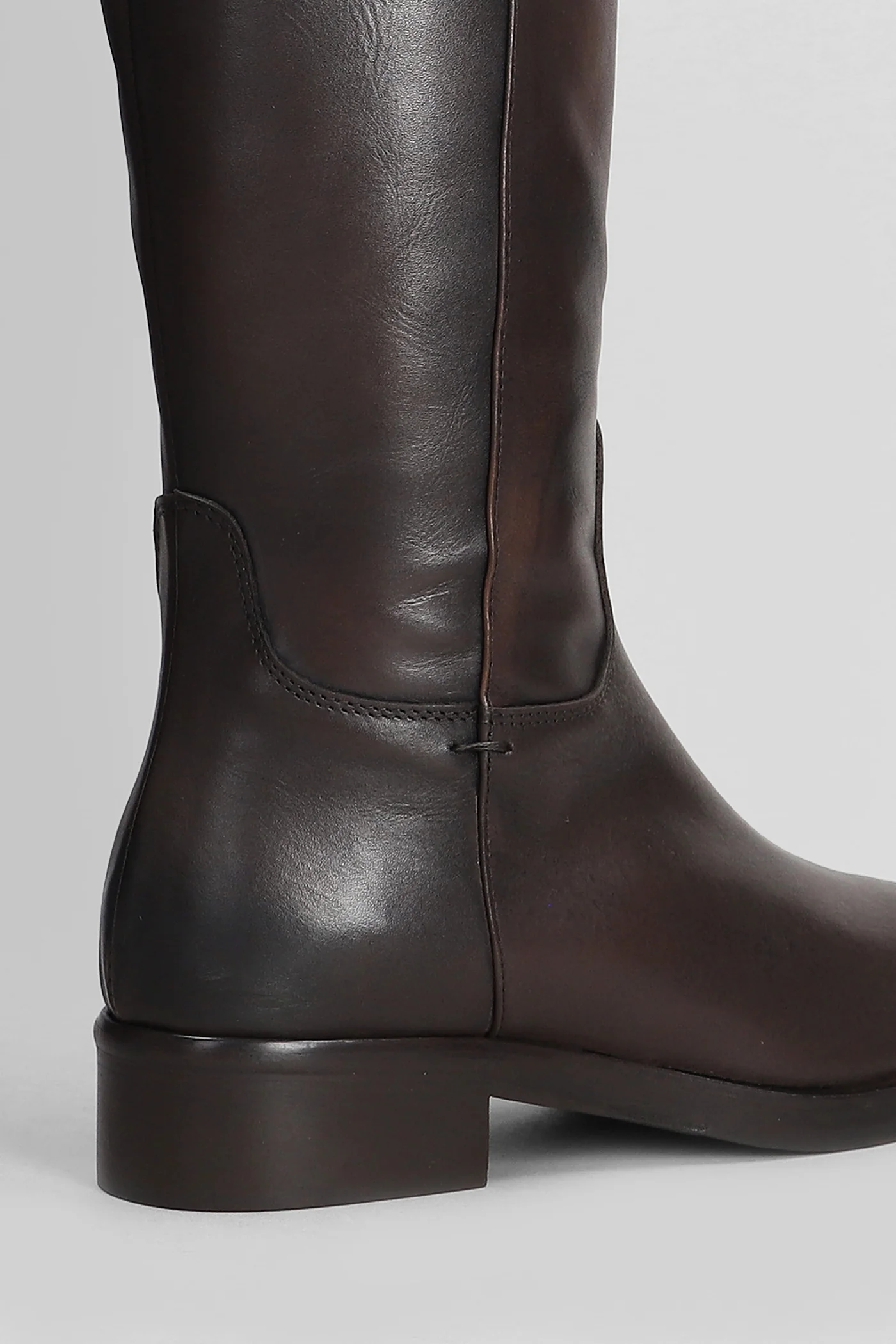 low heels boots in dark brown leather - Image 5