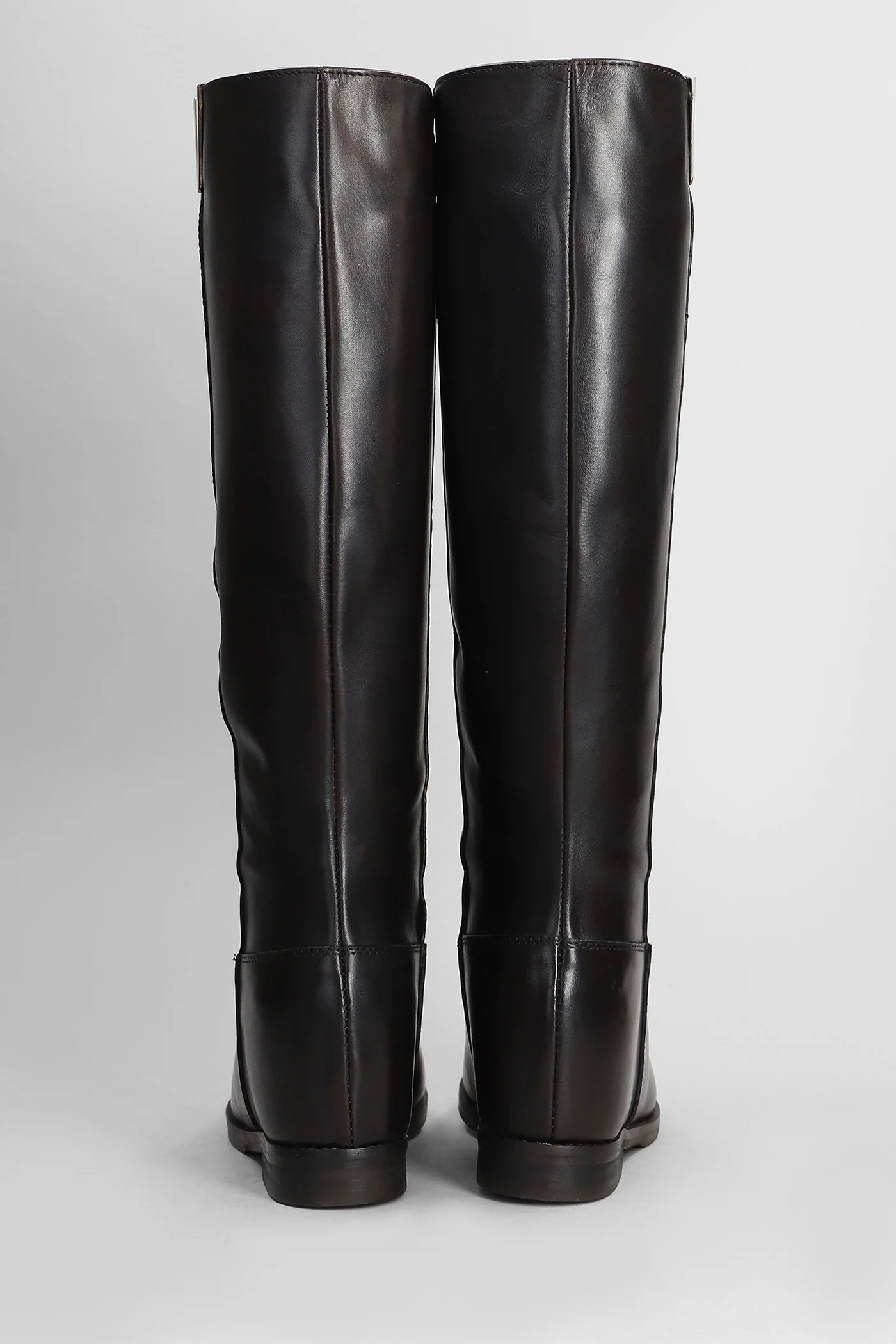low heels boots in dark brown leather - Image 4