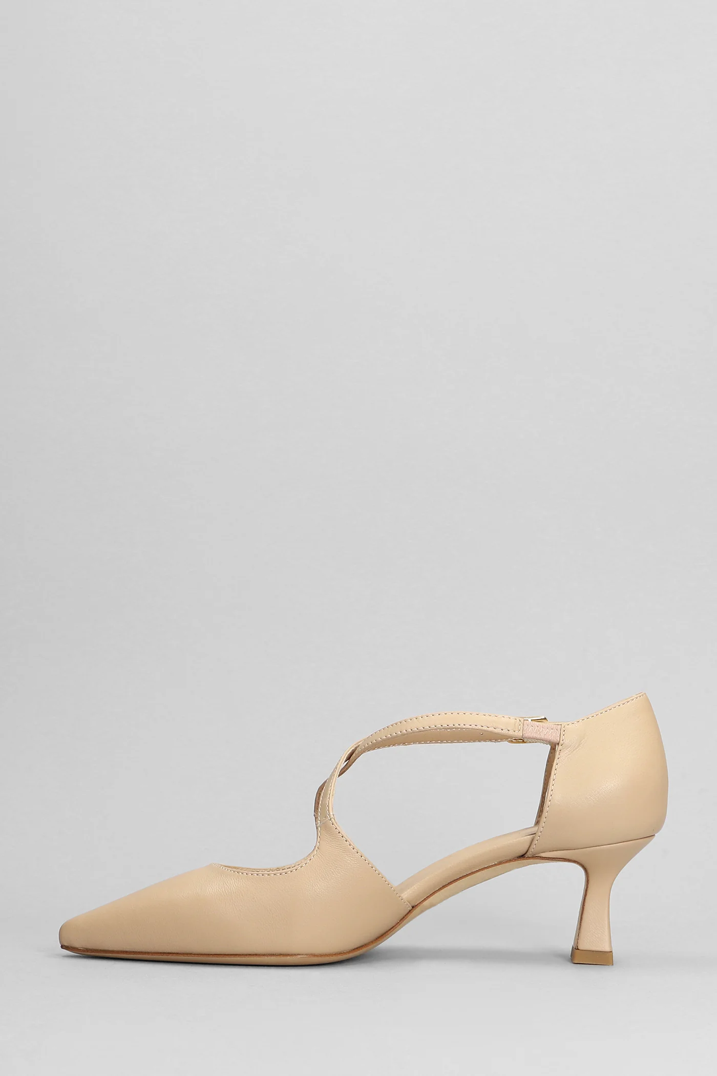 Pumps in beige leather - Image 3
