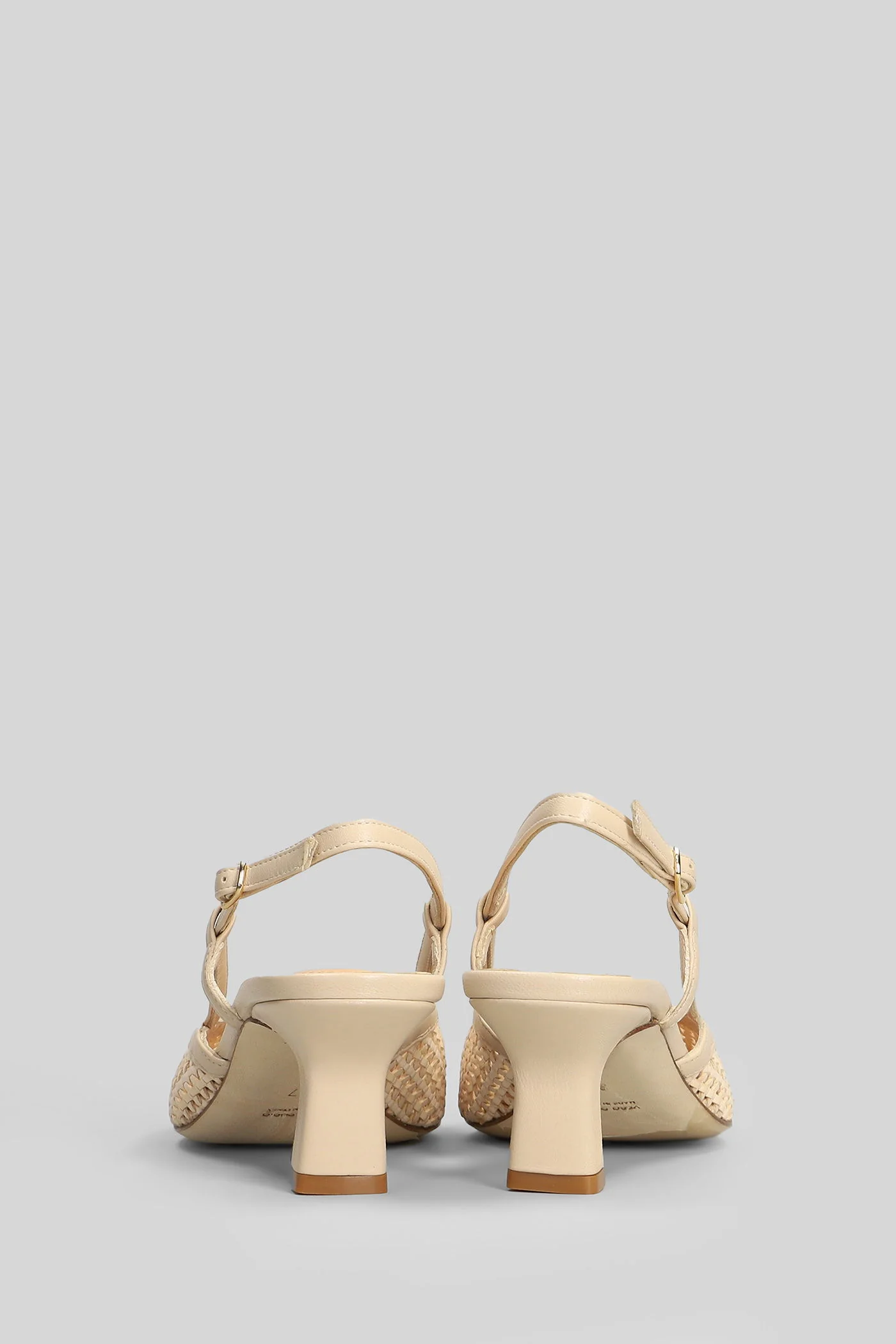 Pumps in beige leather - Image 4