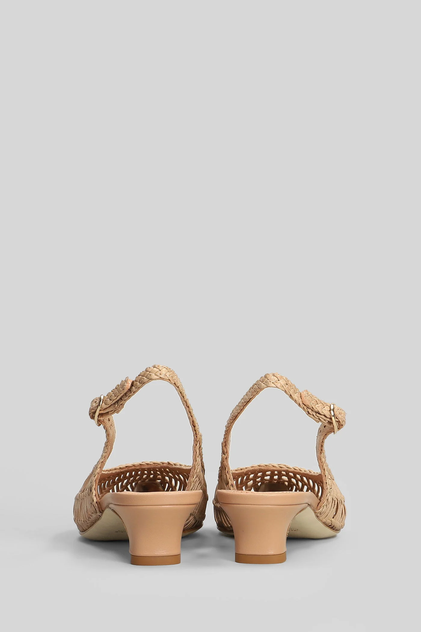 Pumps in beige leather - Image 3