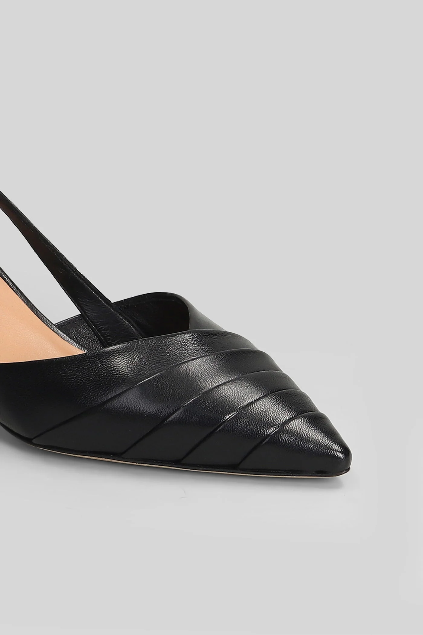 Pumps in black leather - Image 5