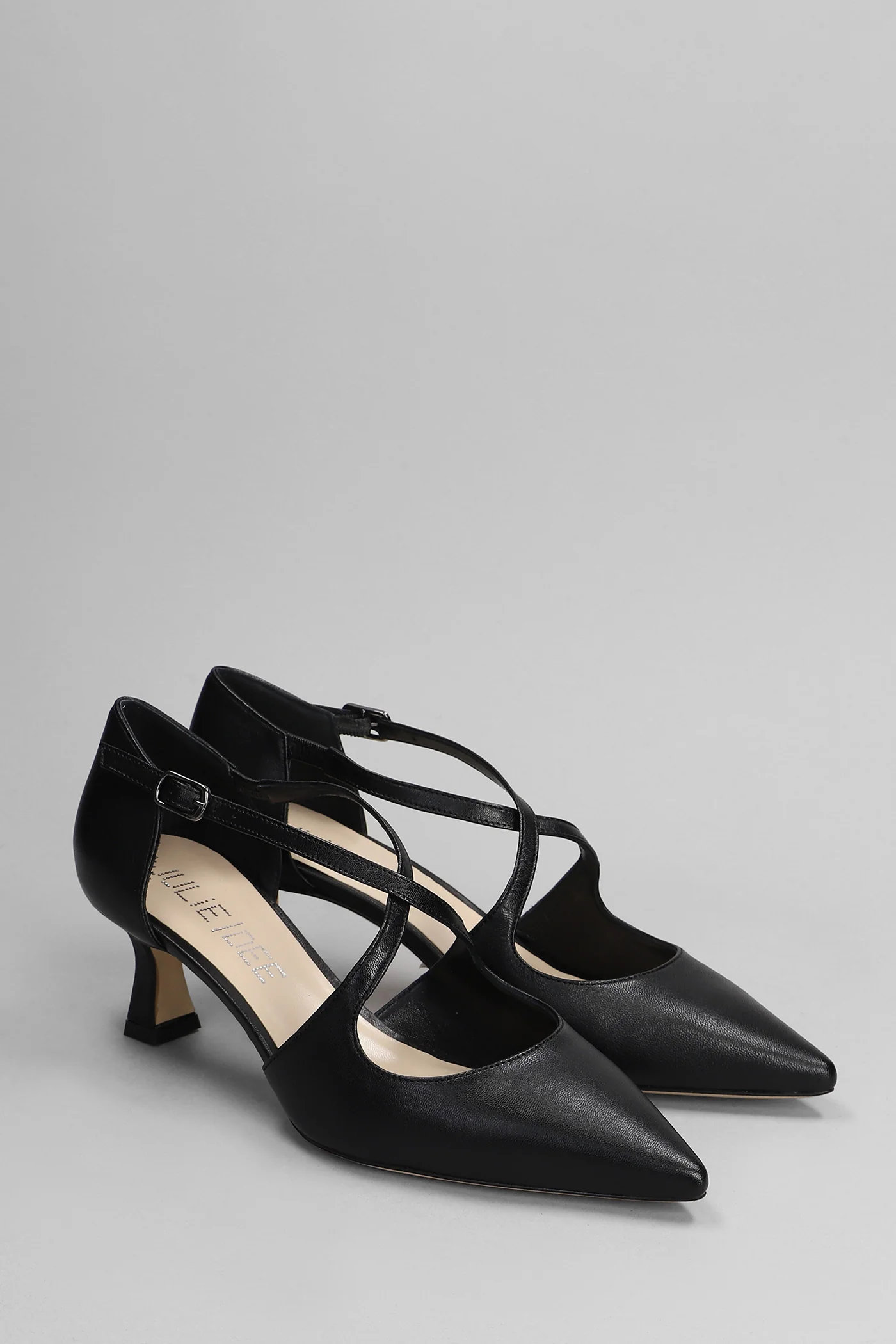 Pumps in black leather - Image 2