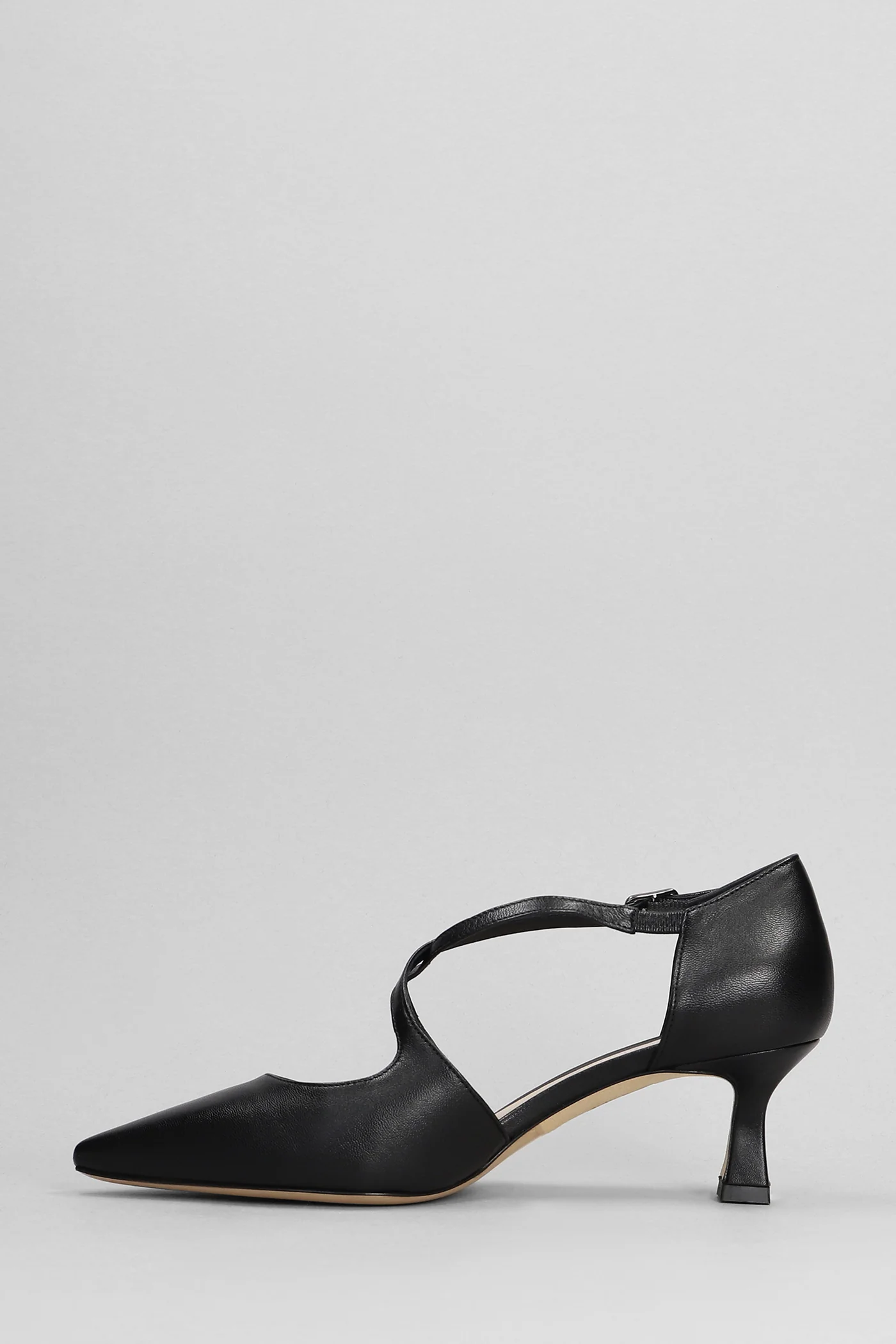 Pumps in black leather - Image 3