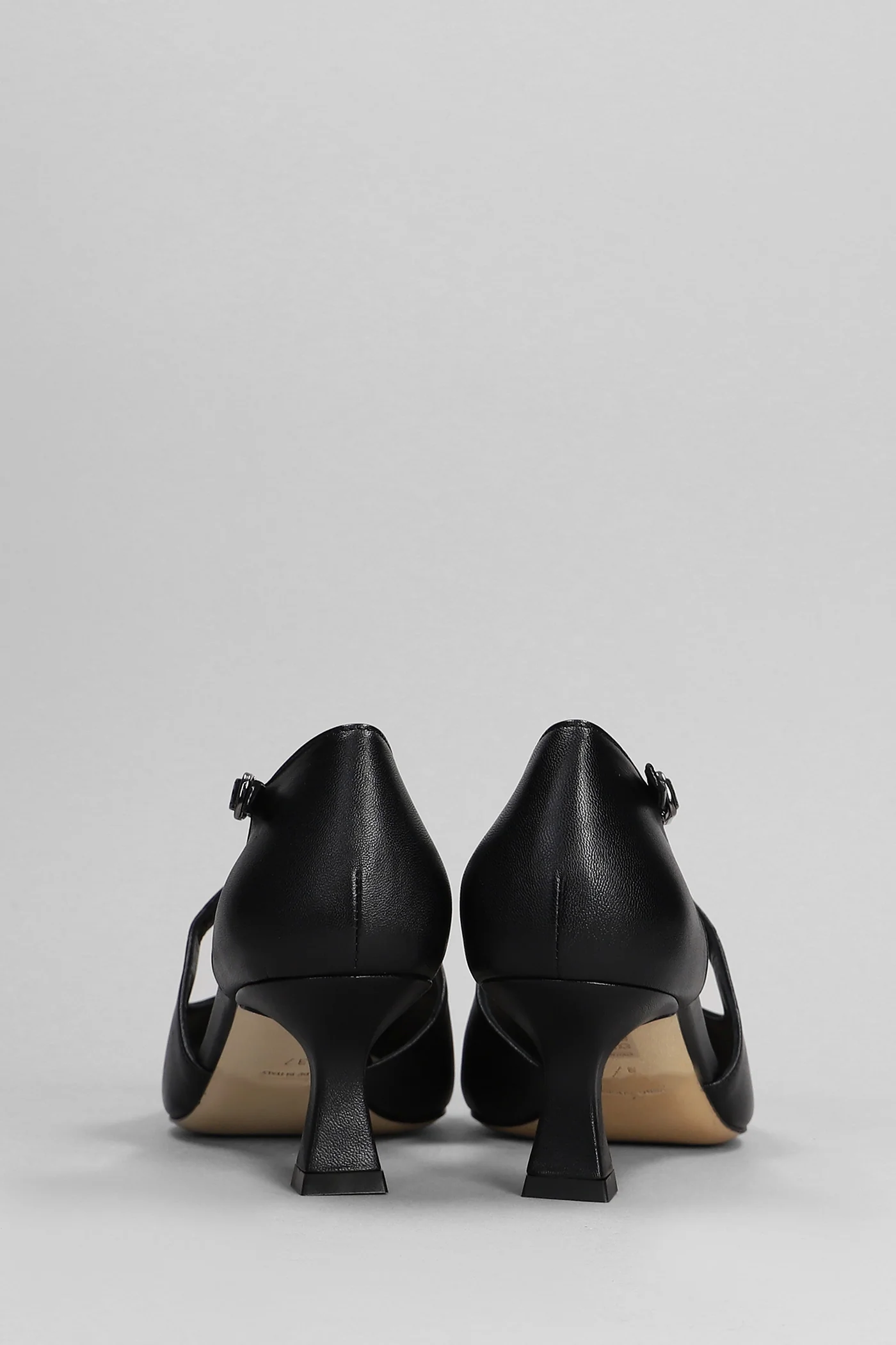 Pumps in black leather - Image 4