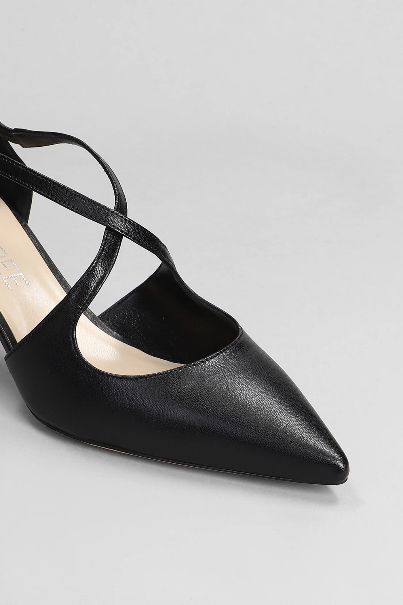 Pumps in black leather - Image 5
