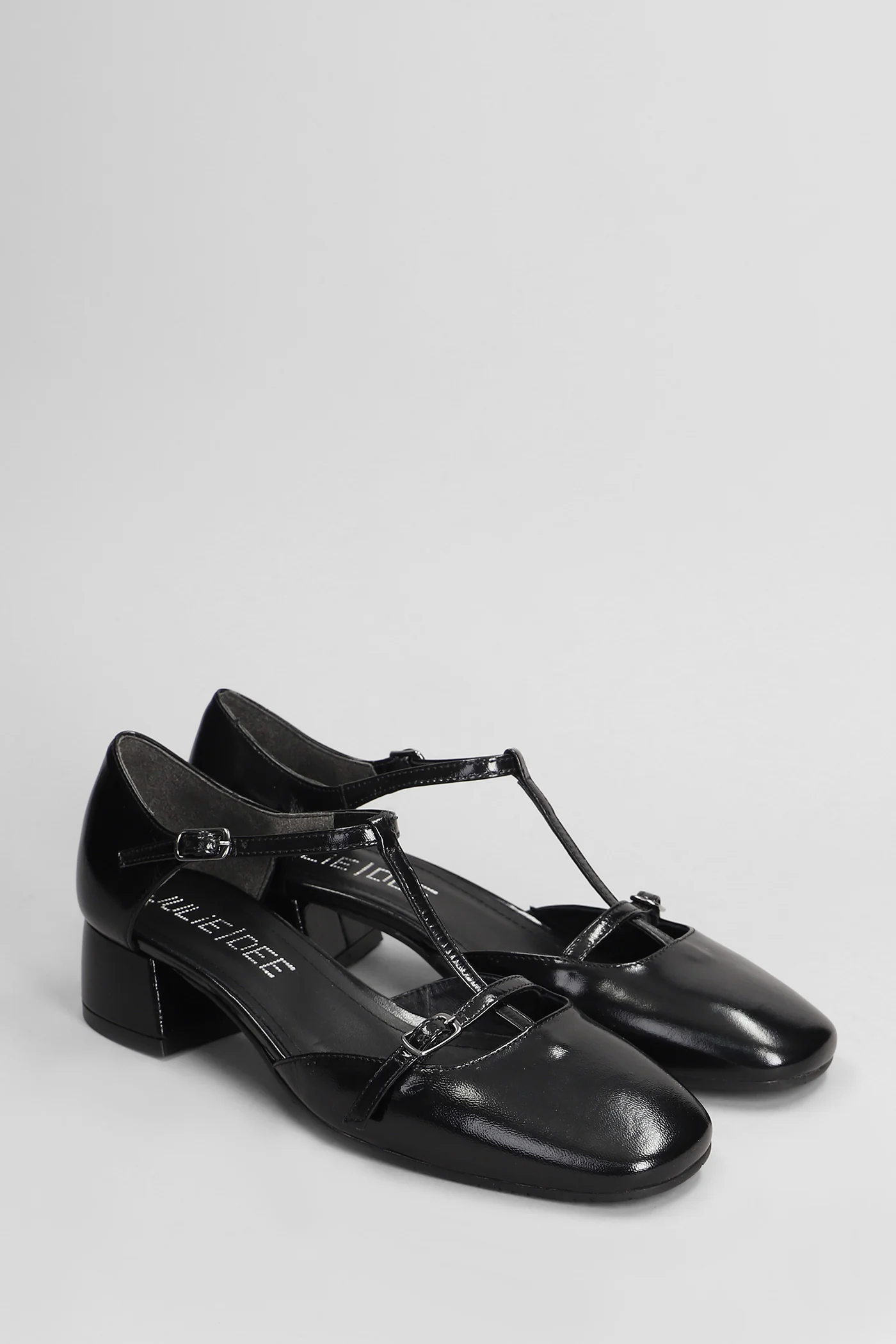 Pumps in black leather - Image 2