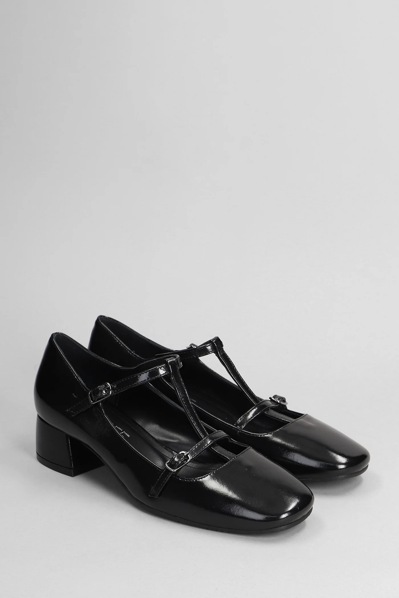 Pumps in black patent leather - Image 2