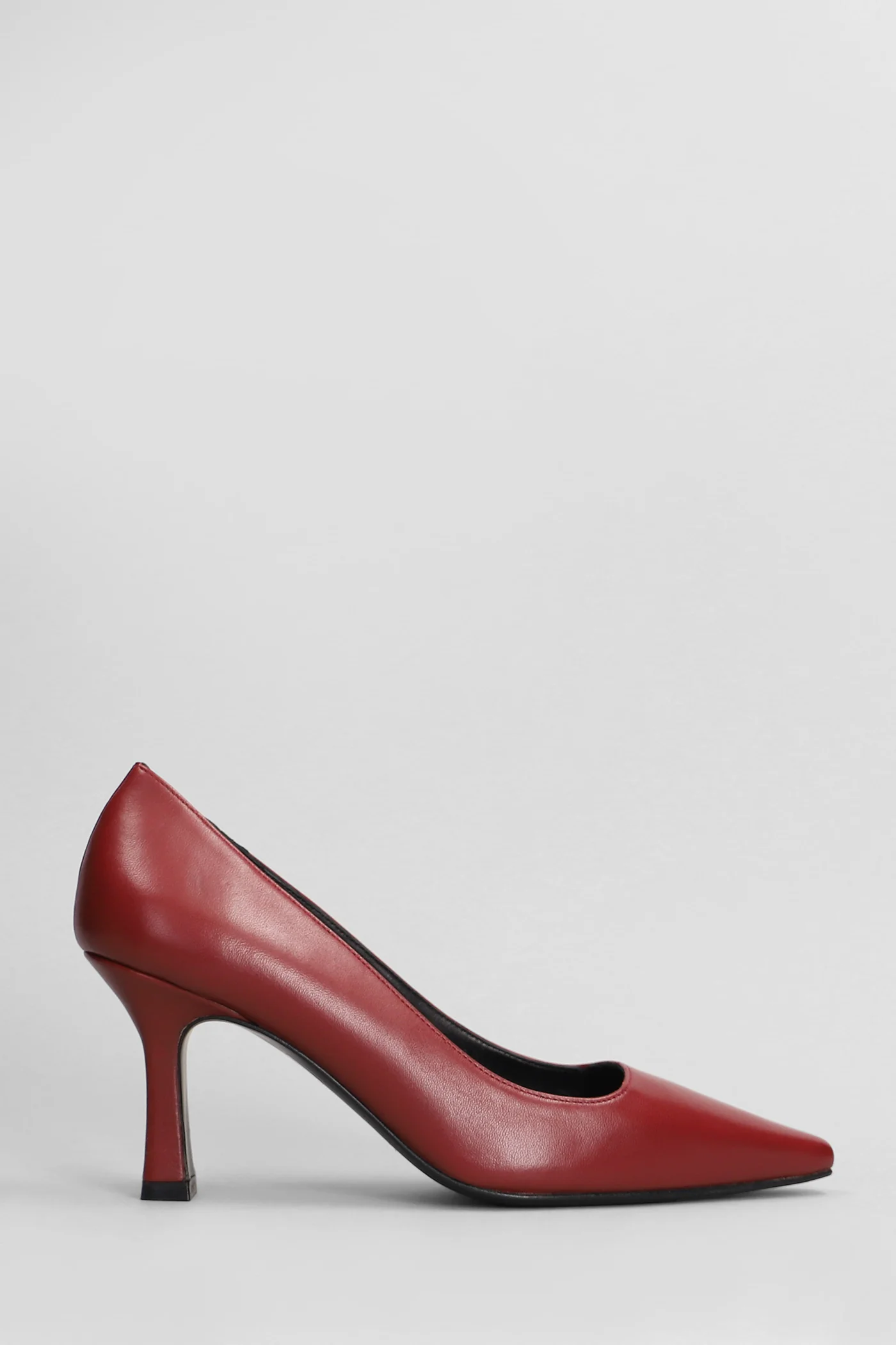 Pumps in bordeaux leather