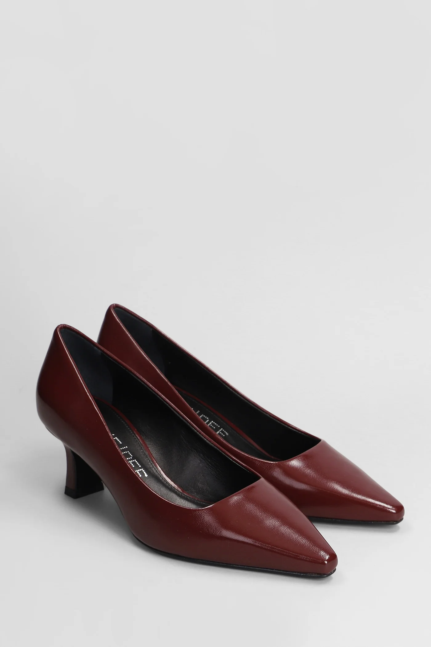 Pumps in bordeaux leather - Image 2