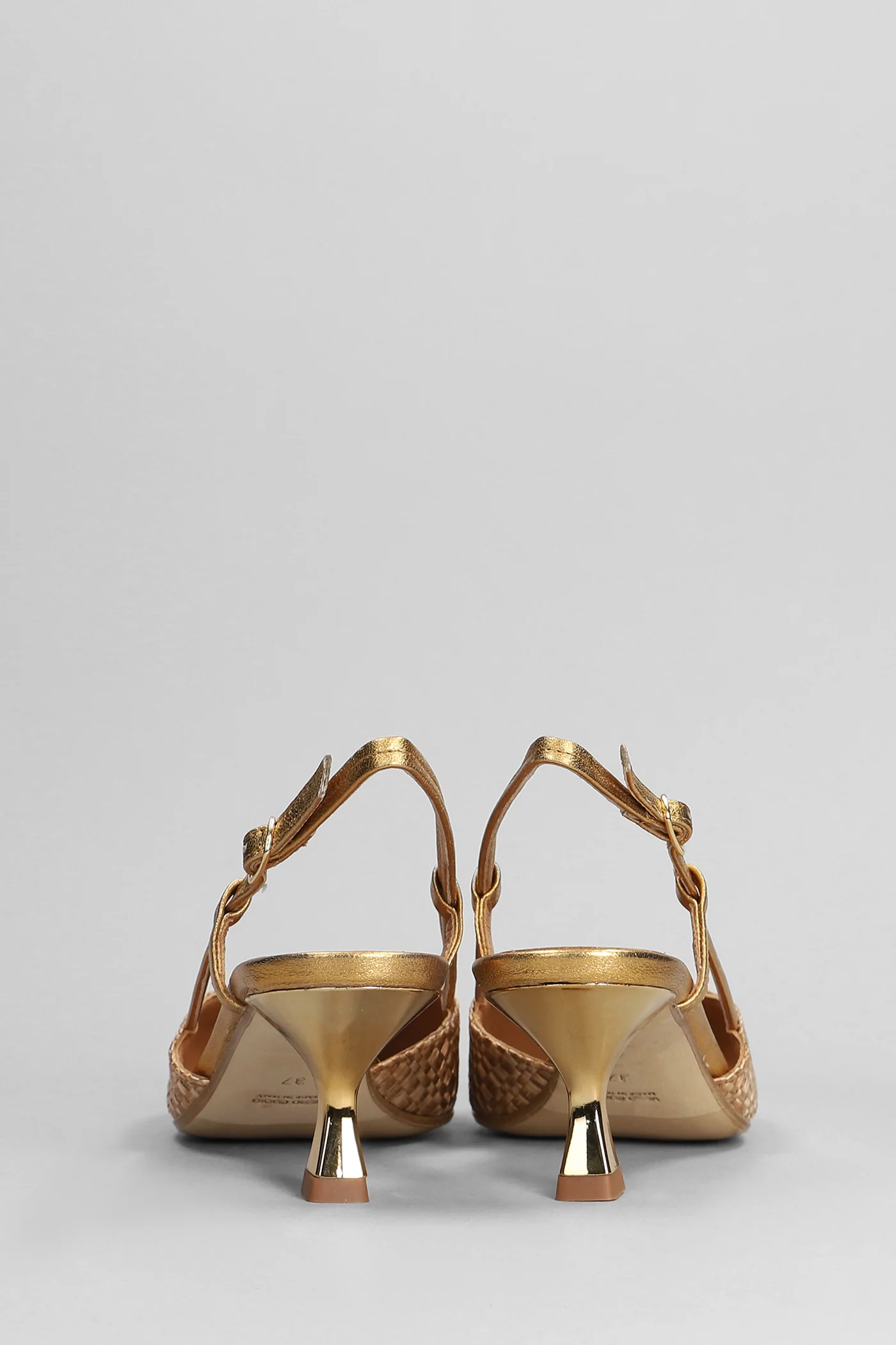 Pumps in copper raffia - Image 4