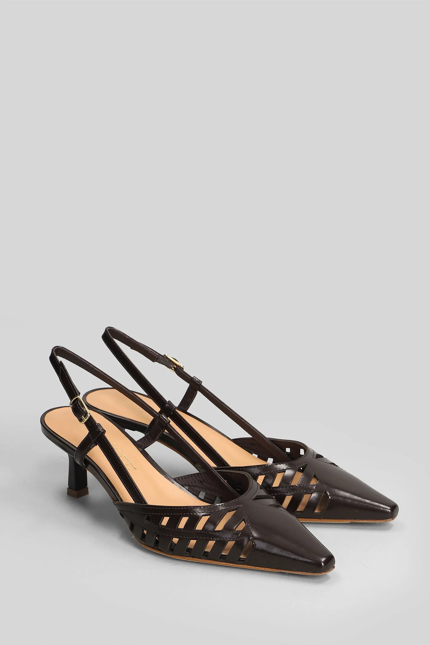 Pumps in dark brown leather - Image 2