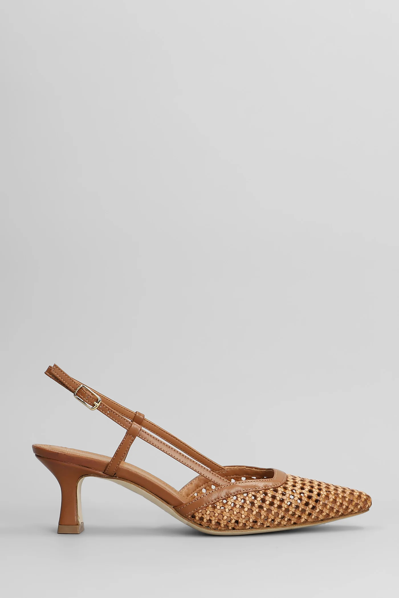 Pumps in leather color leather