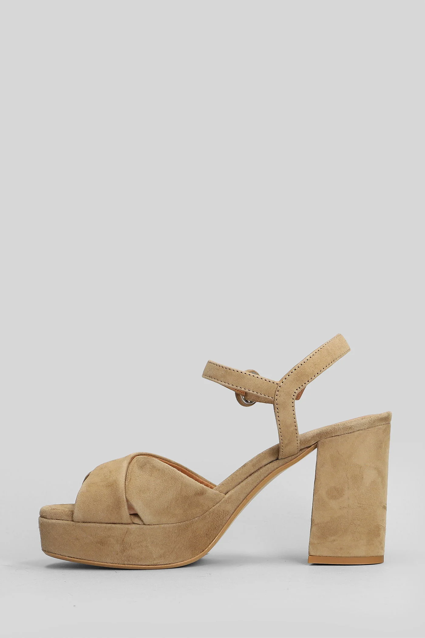 Sandals in beige leather - Image 3