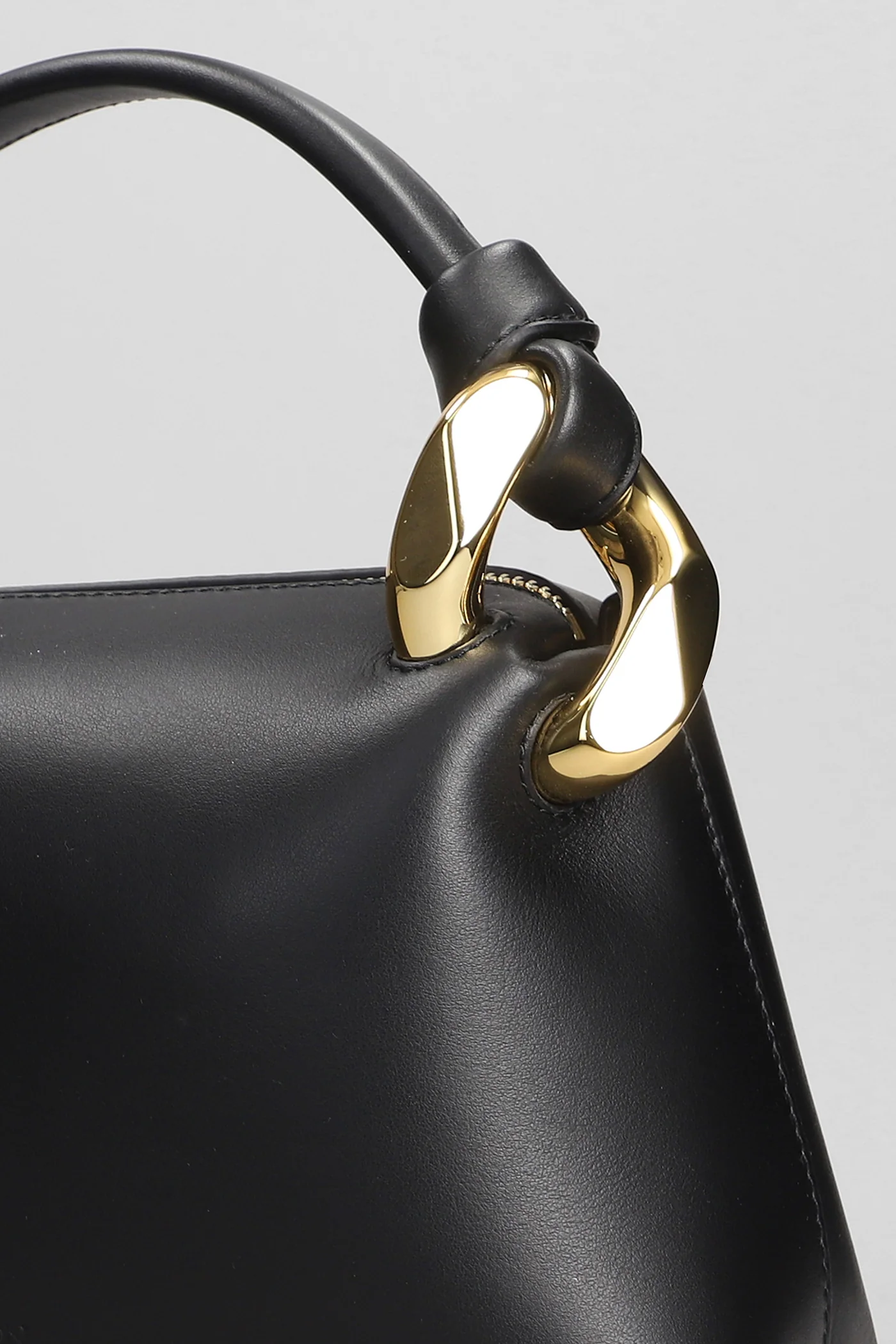 Corner Hand bag in black leather - Image 4