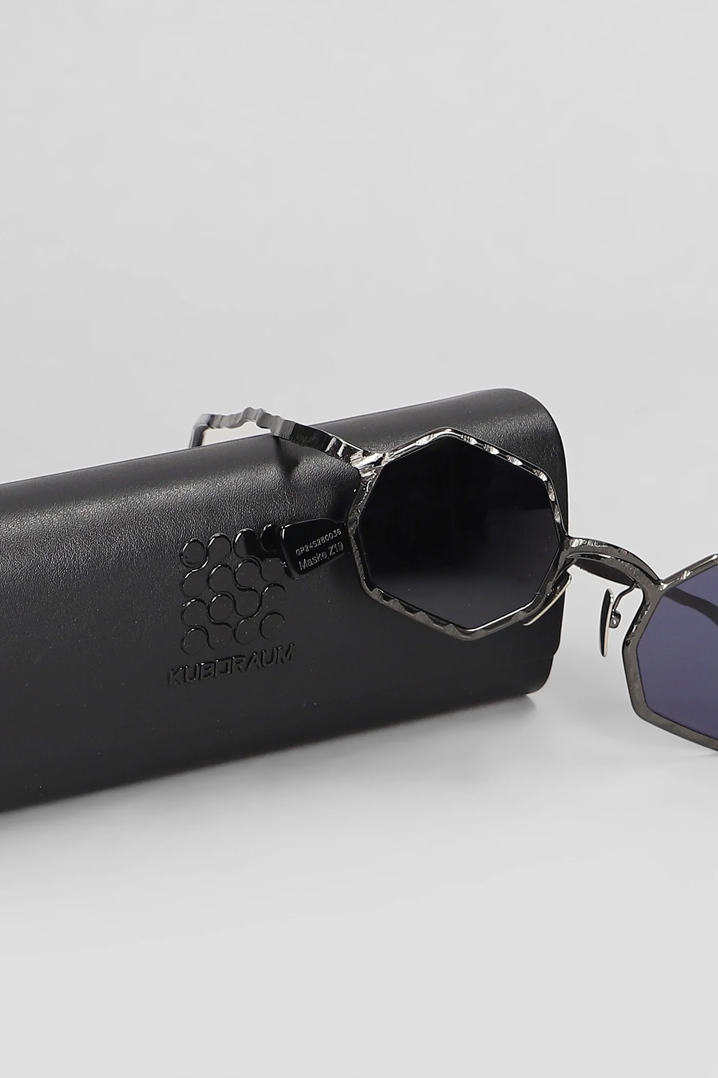 Z19 Sunglasses in black metal alloy - Image 20