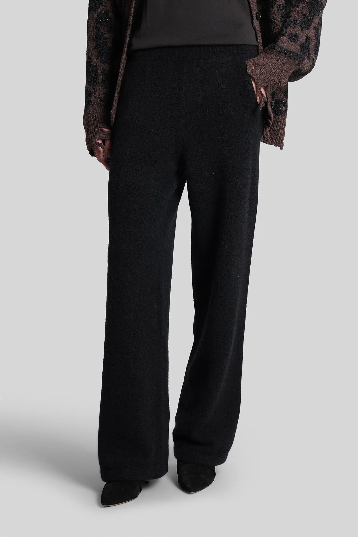 Pants in black wool