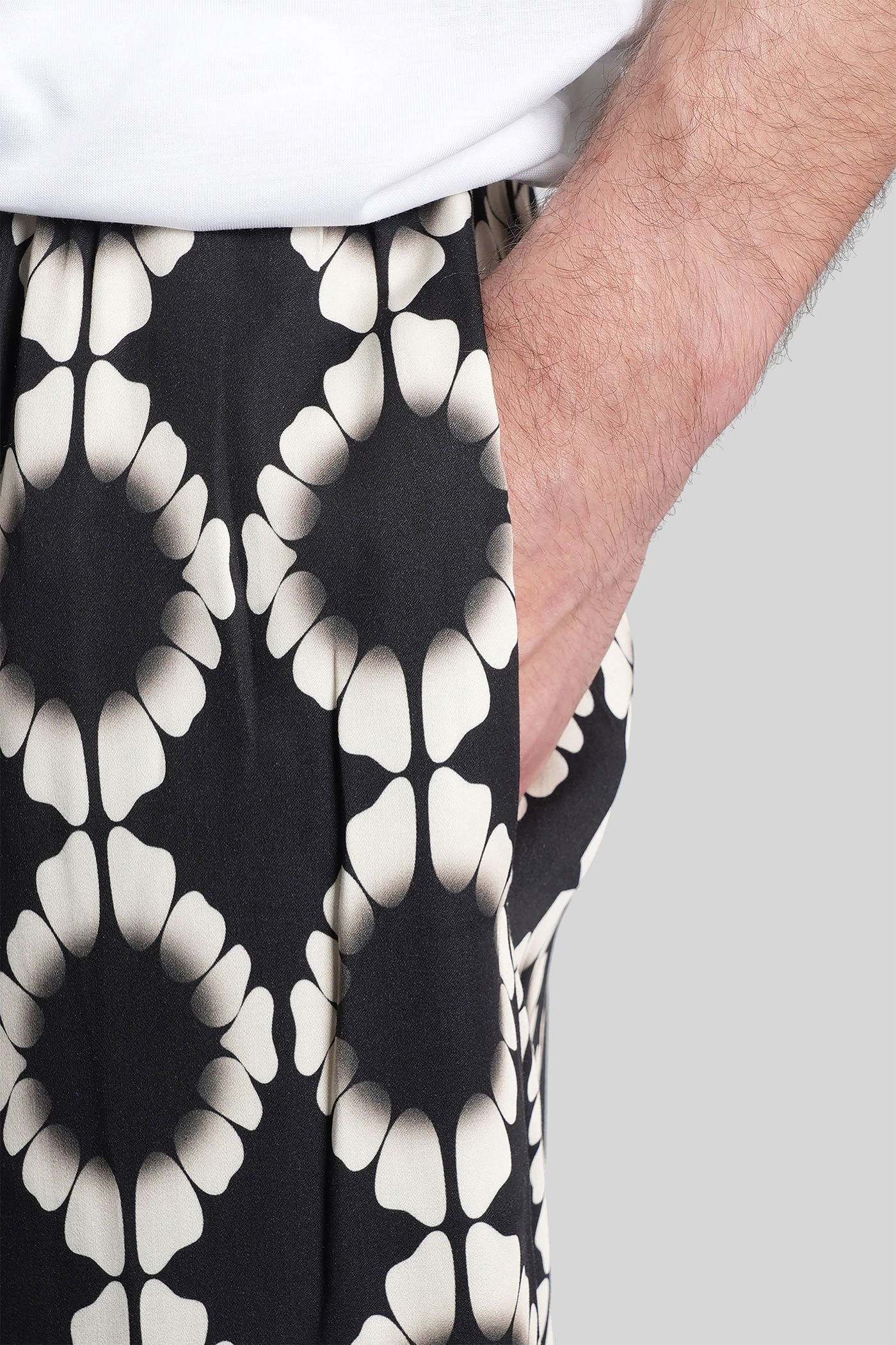 Shorts in black viscose - Image 5