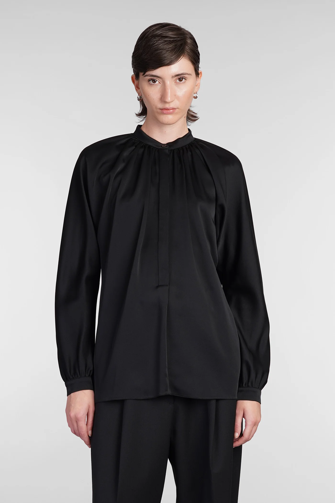 Blouse in black viscose