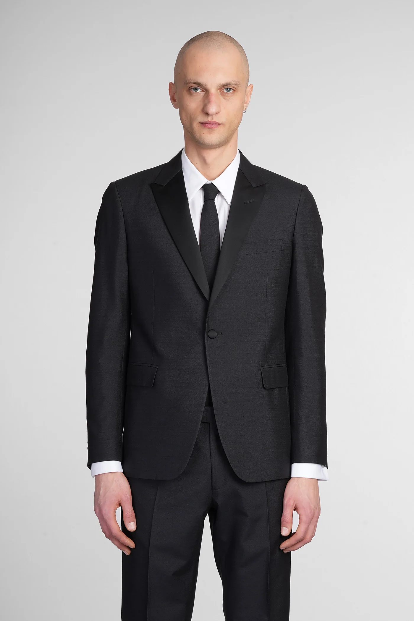 Suit in black silk