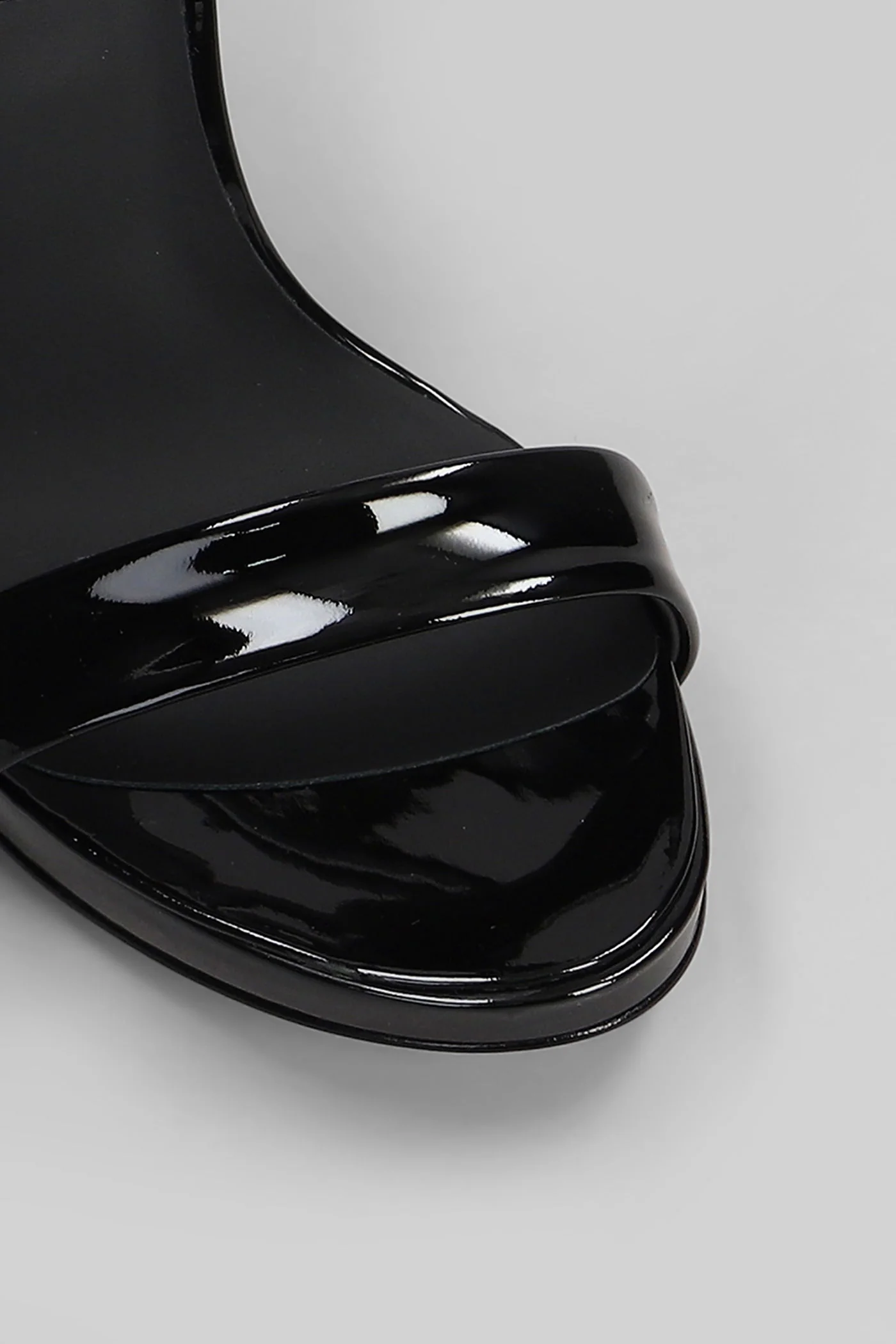 Gwen Sandals in black patent leather - Image 5