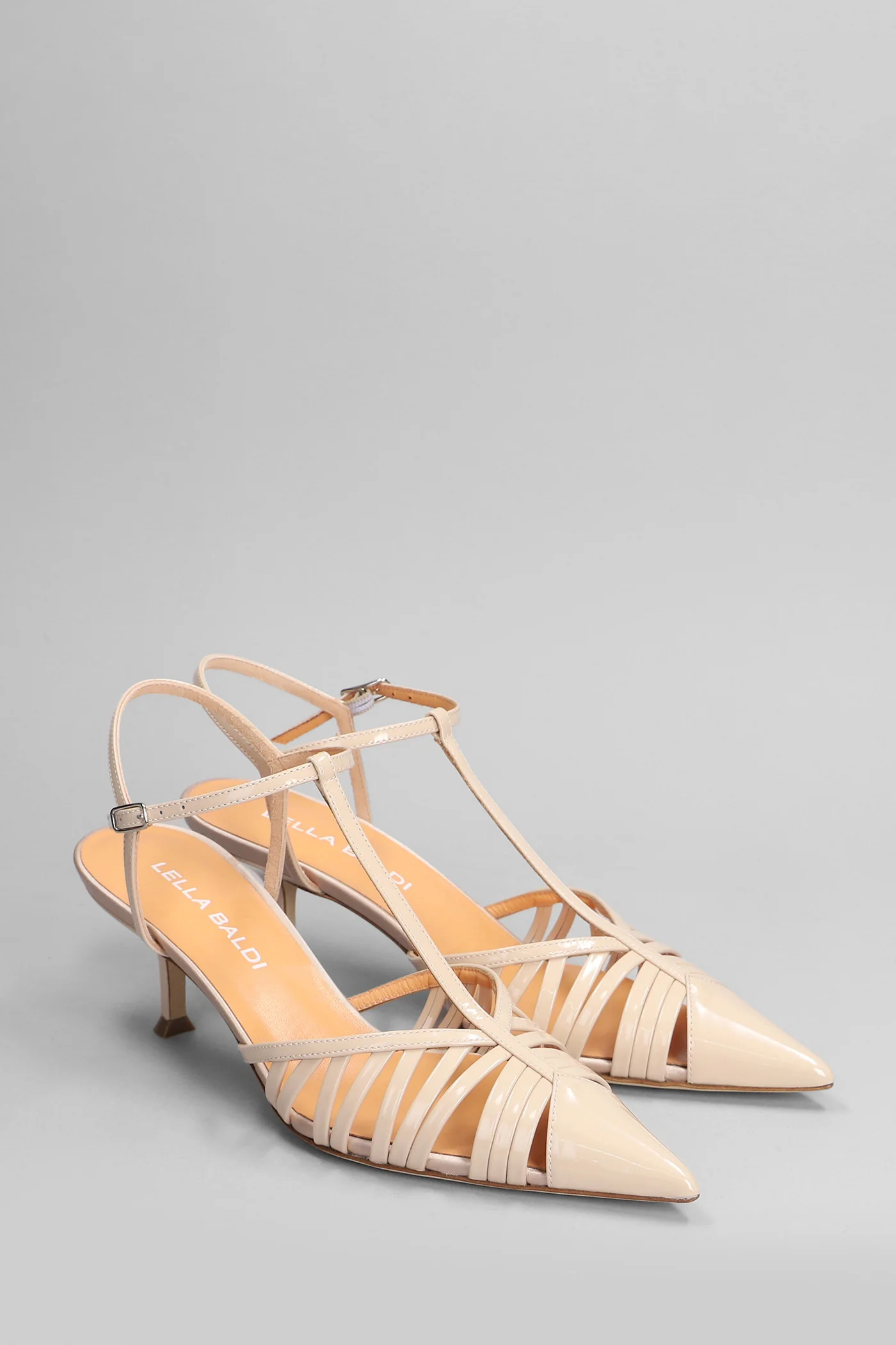 Pumps in powder patent leather - Image 2