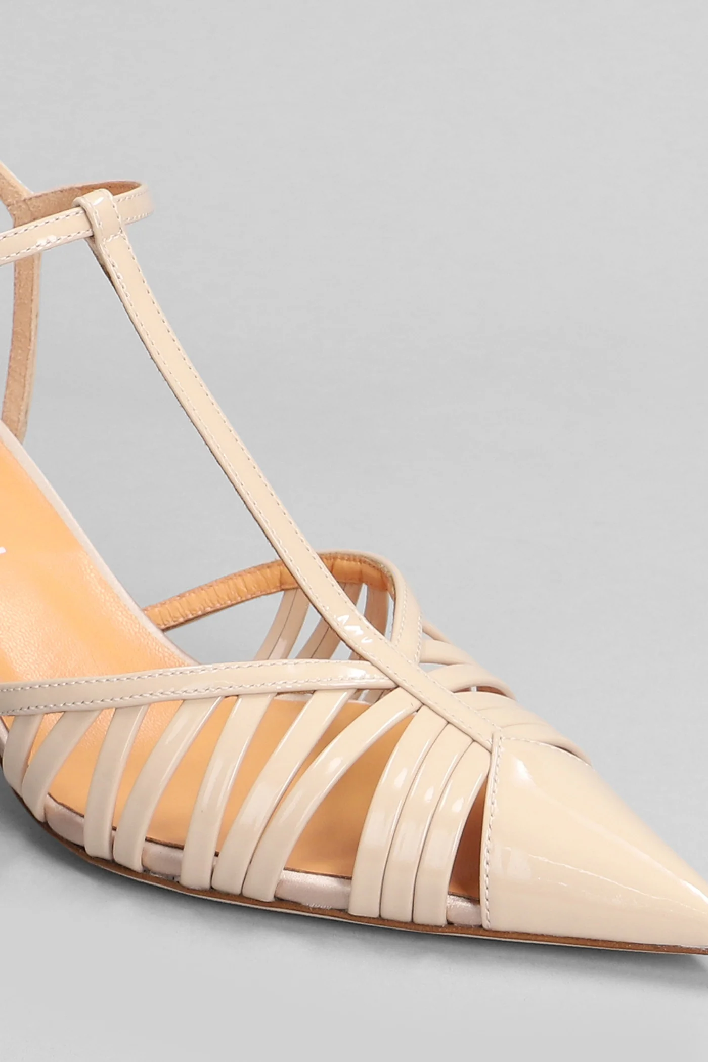 Pumps in powder patent leather - Image 5