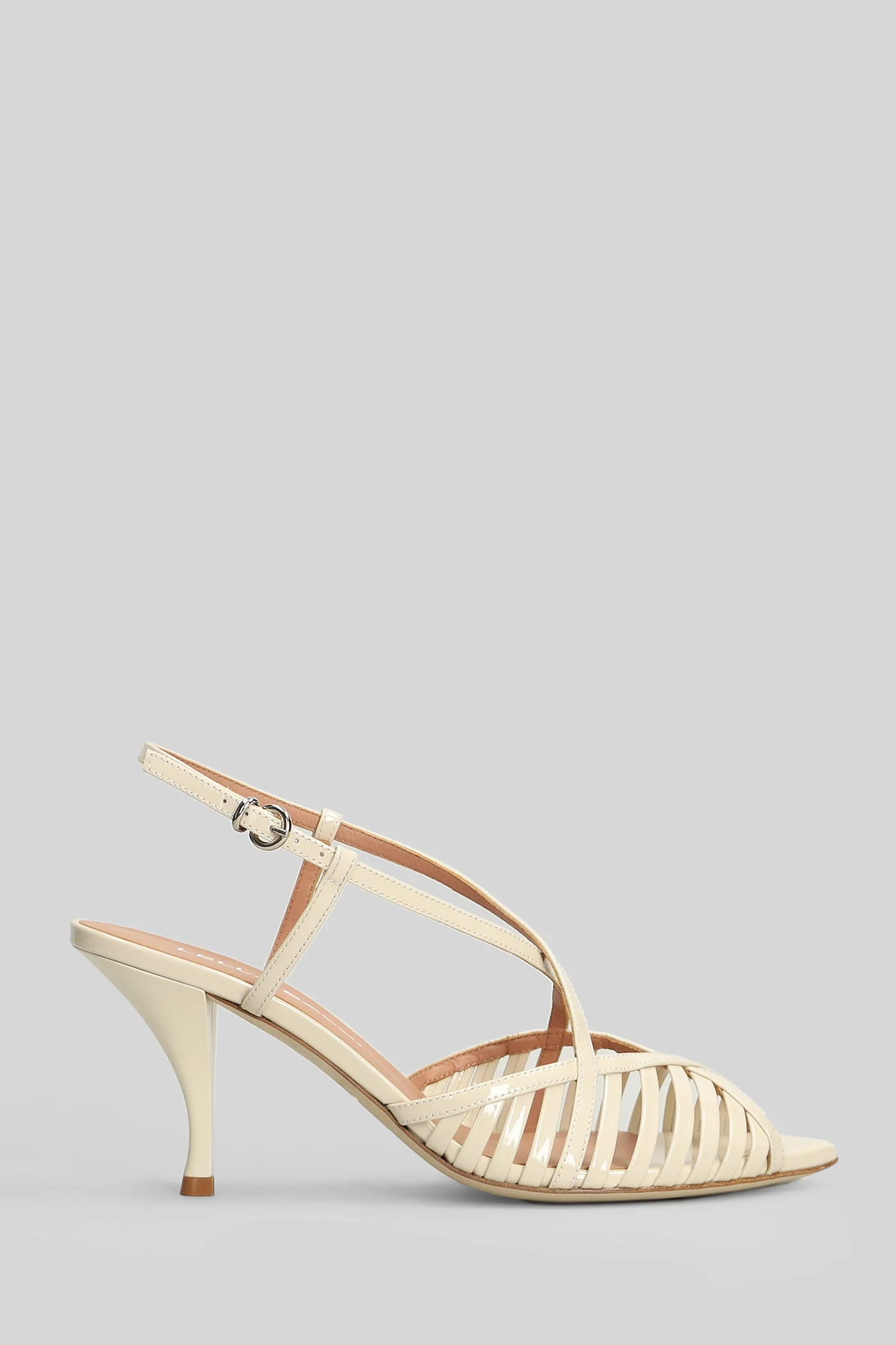 Sandals in beige patent leather