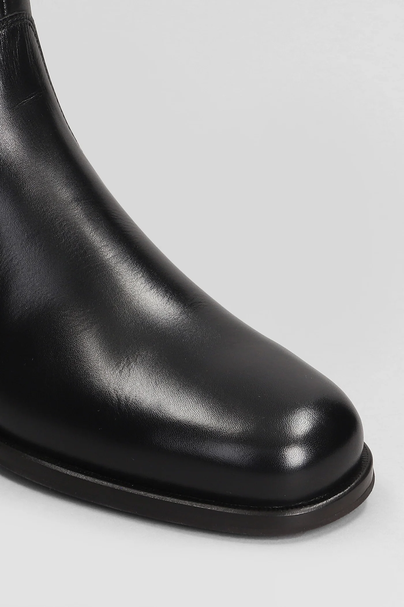 Ankle boots in black leather - Image 5