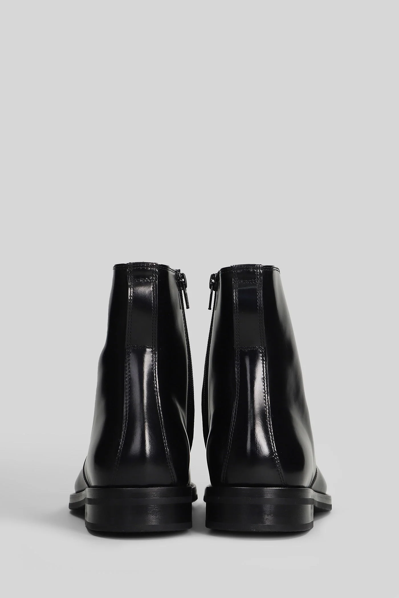 Ankle boots in black leather - Image 4