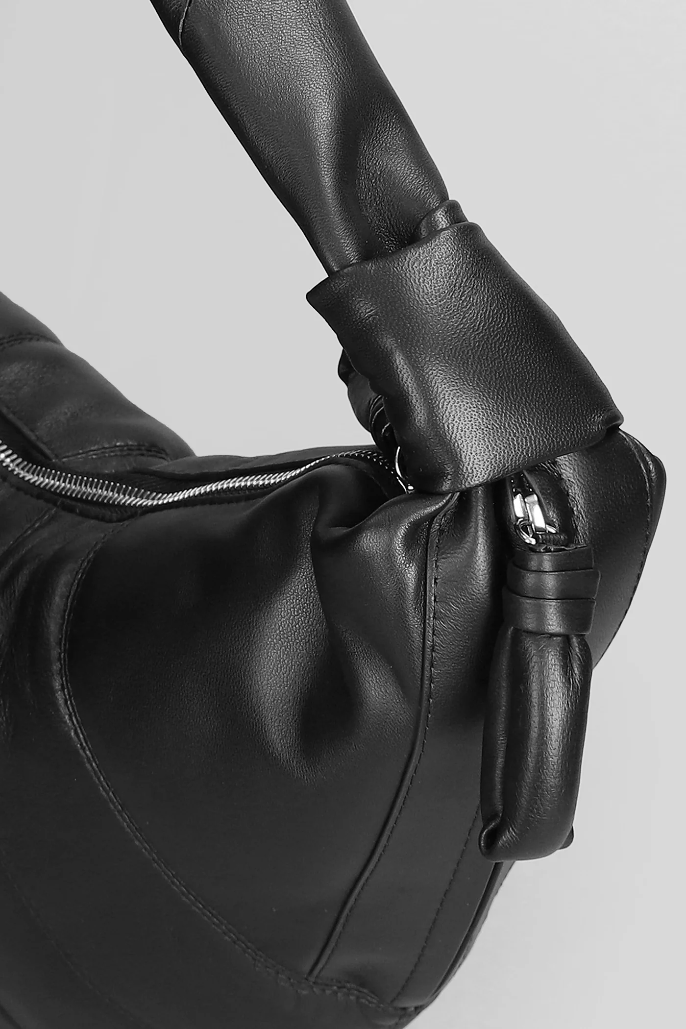 Fortune croissant Shoulder bag in black leather - Image 4