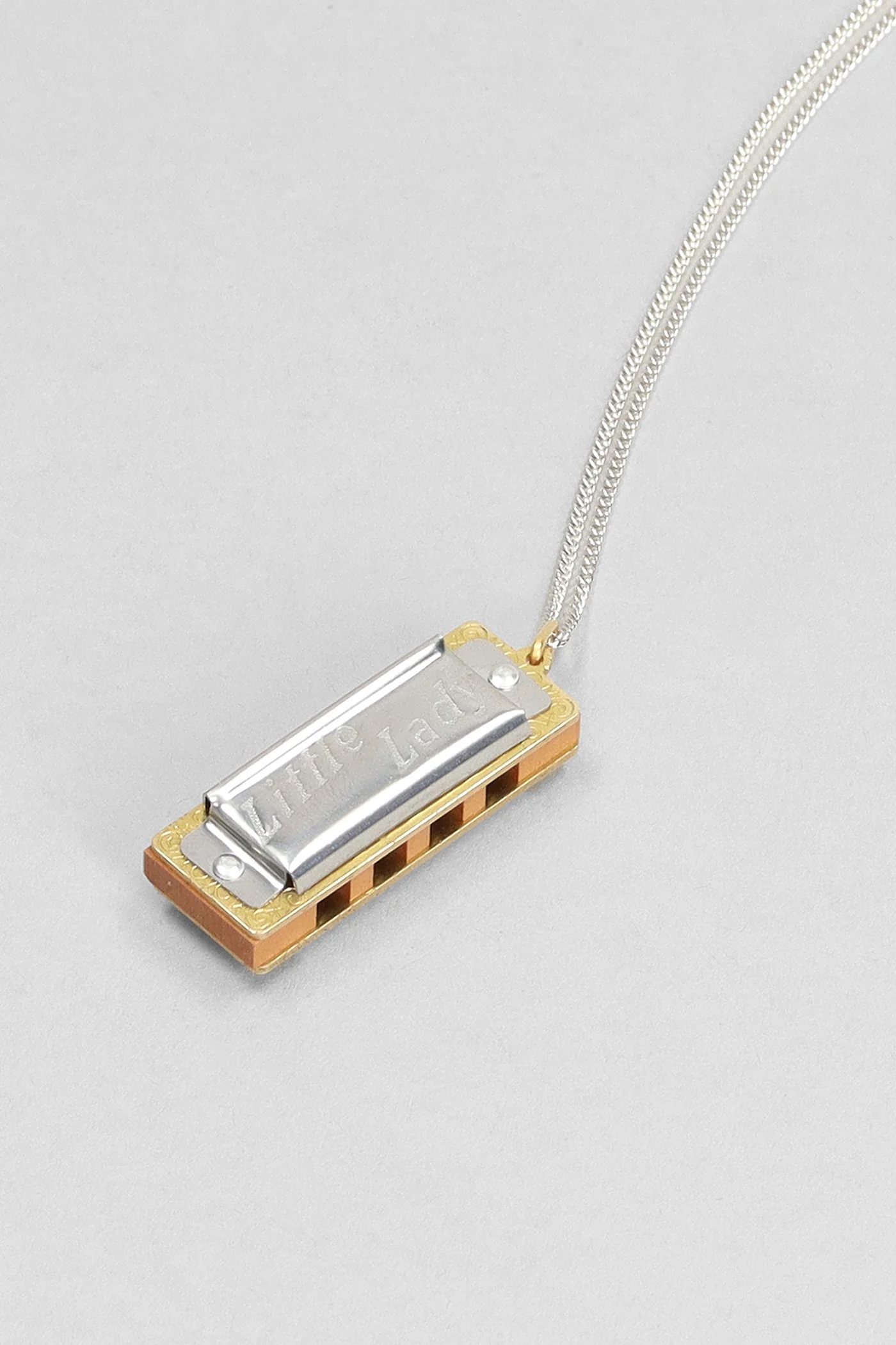 in silver metal alloy - Image 2