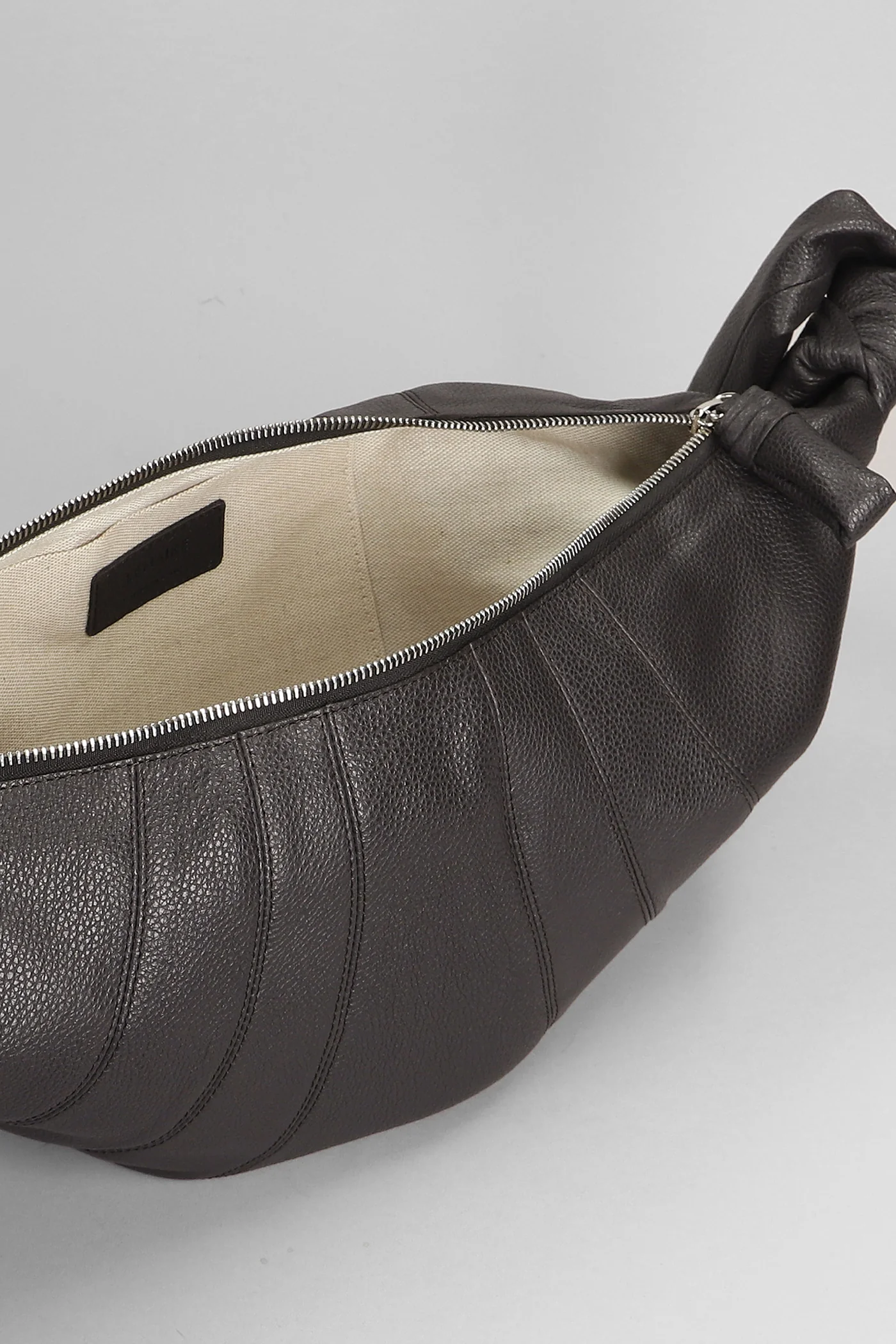 Medium croissant Shoulder bag in brown leather - Image 4