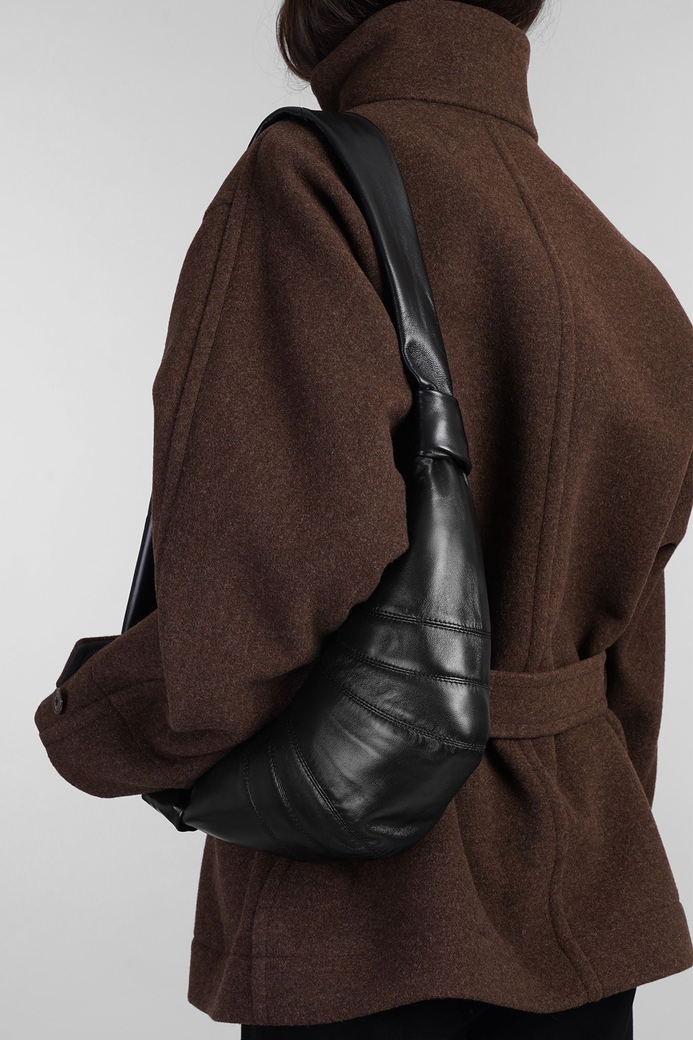Small croissant Shoulder bag in black leather - Image 2