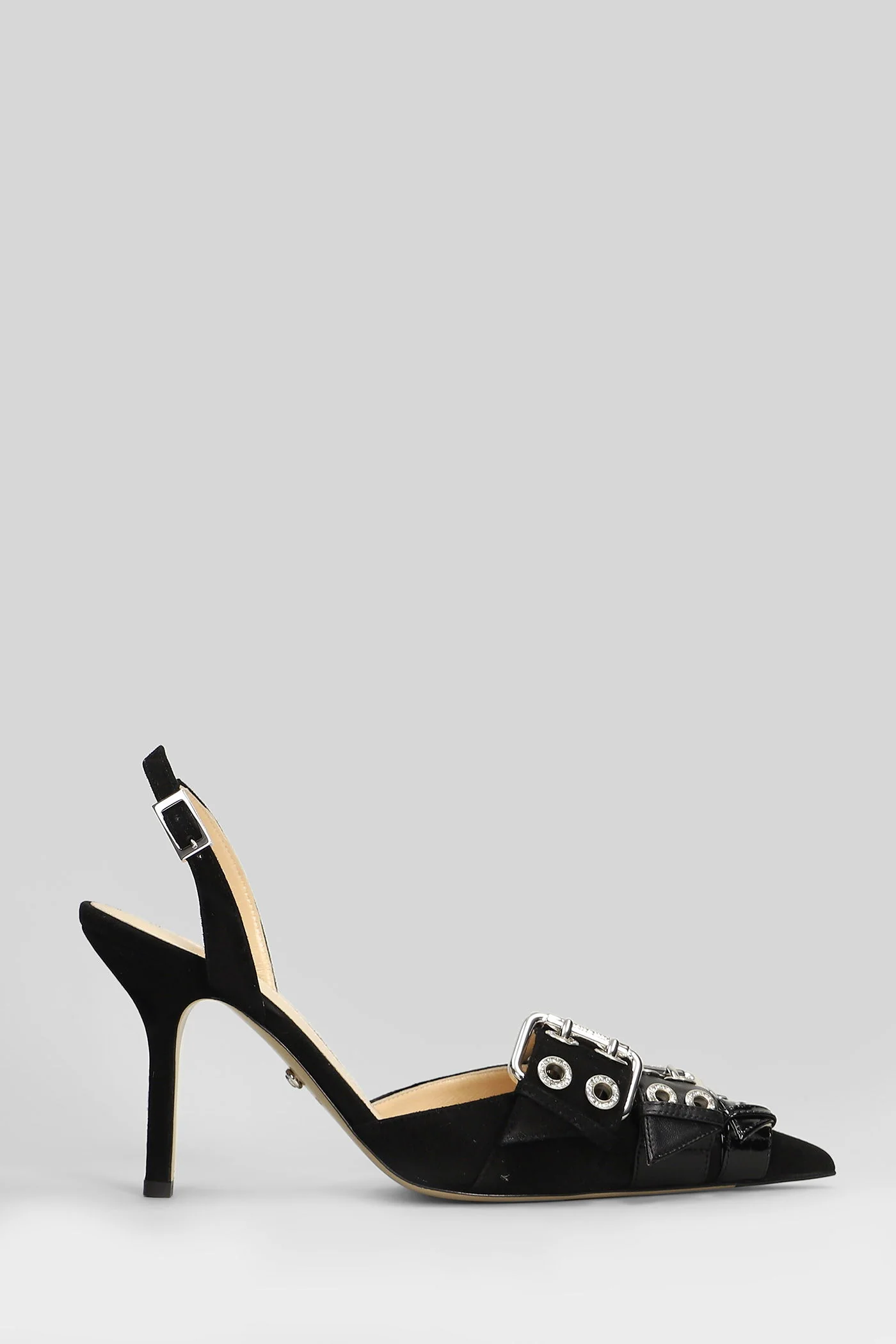 Pumps in black leather