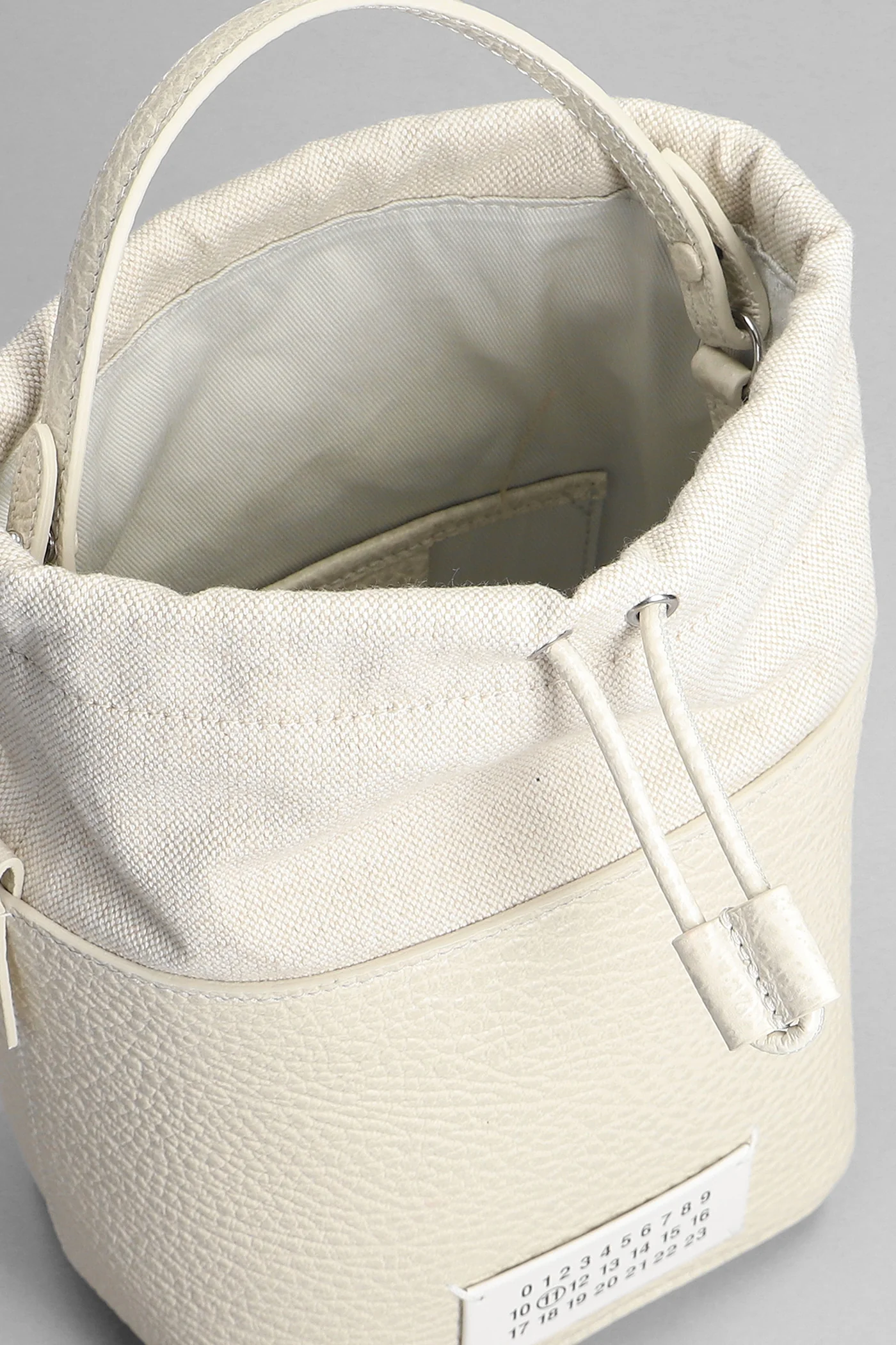 Shoulder bag in white leather - Image 10