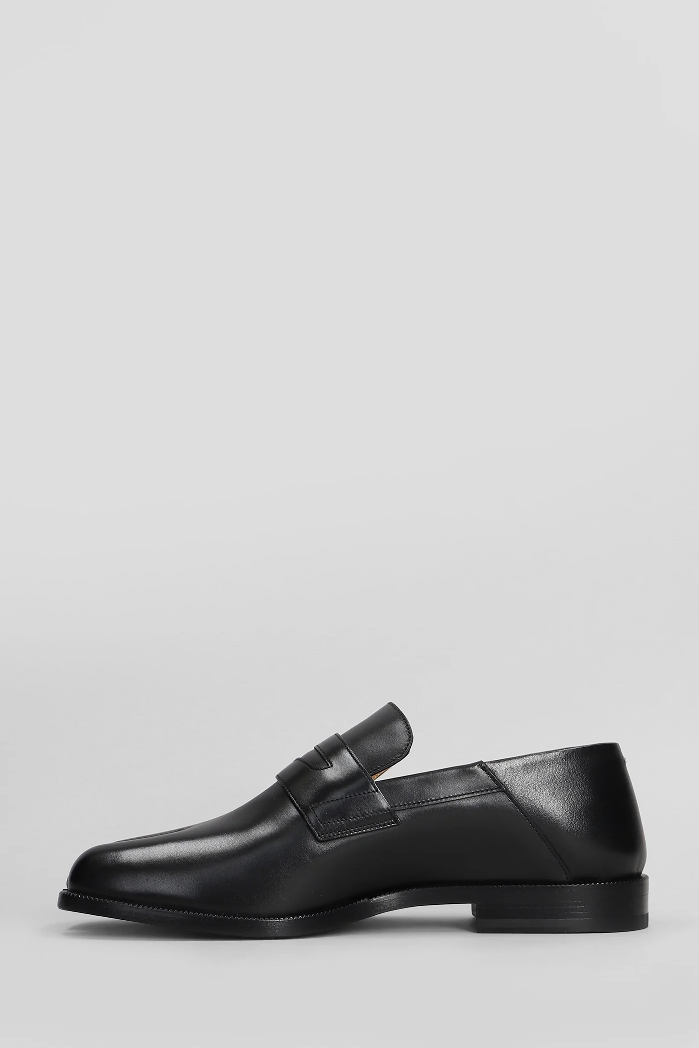 Tabi Loafers in black leather - Image 3