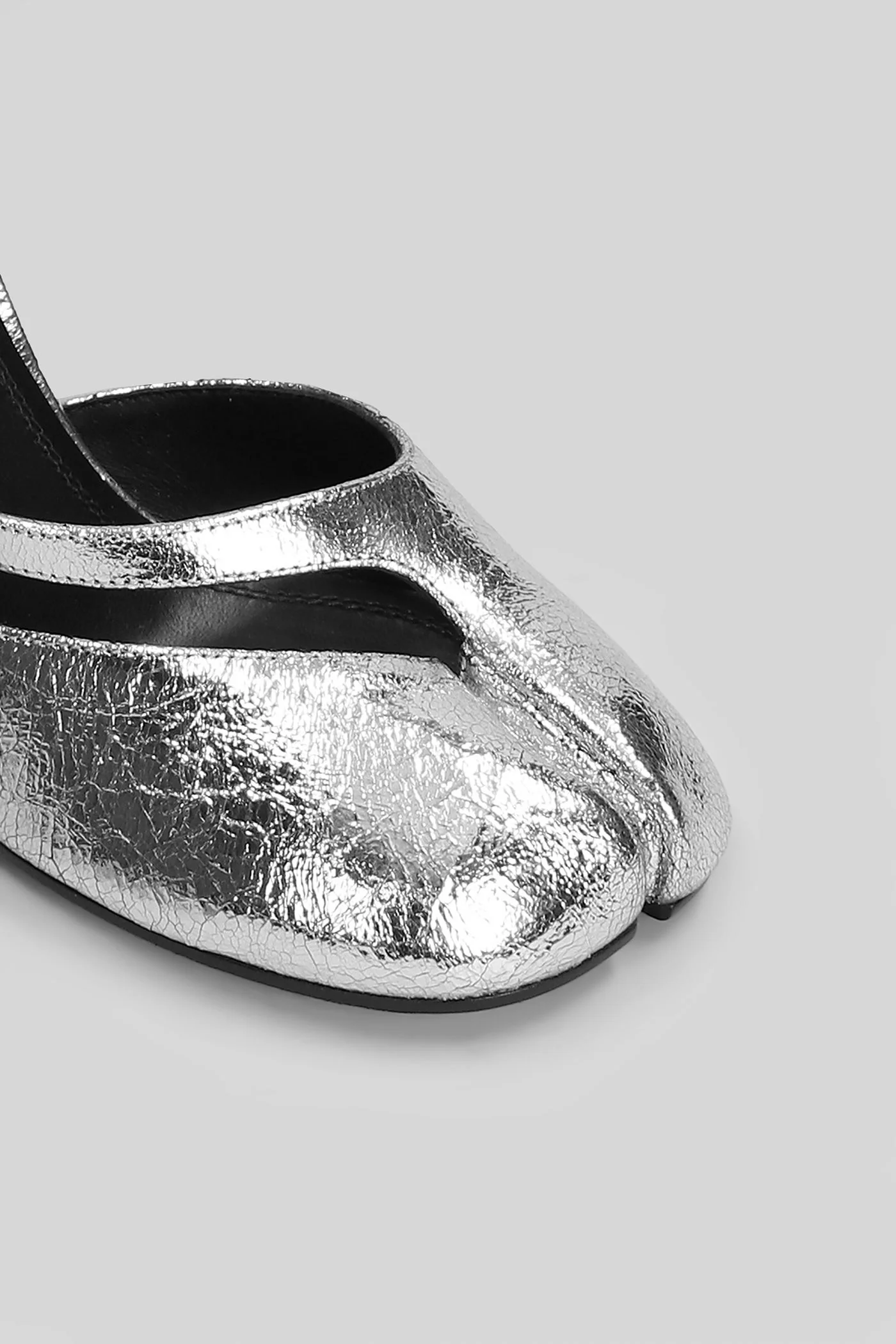 Tabi Pumps in silver leather - Image 10