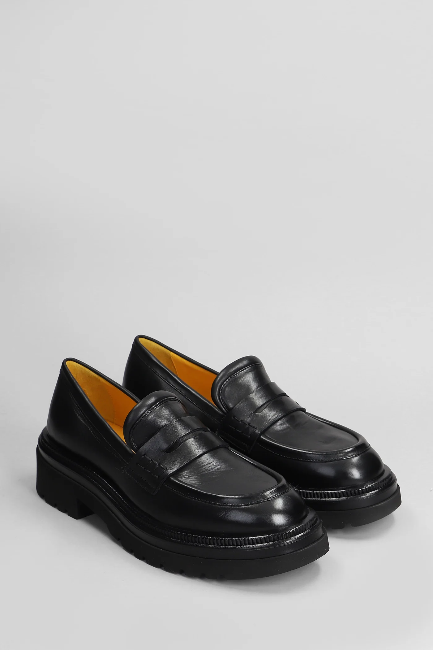 Loafers in black leather - Image 2